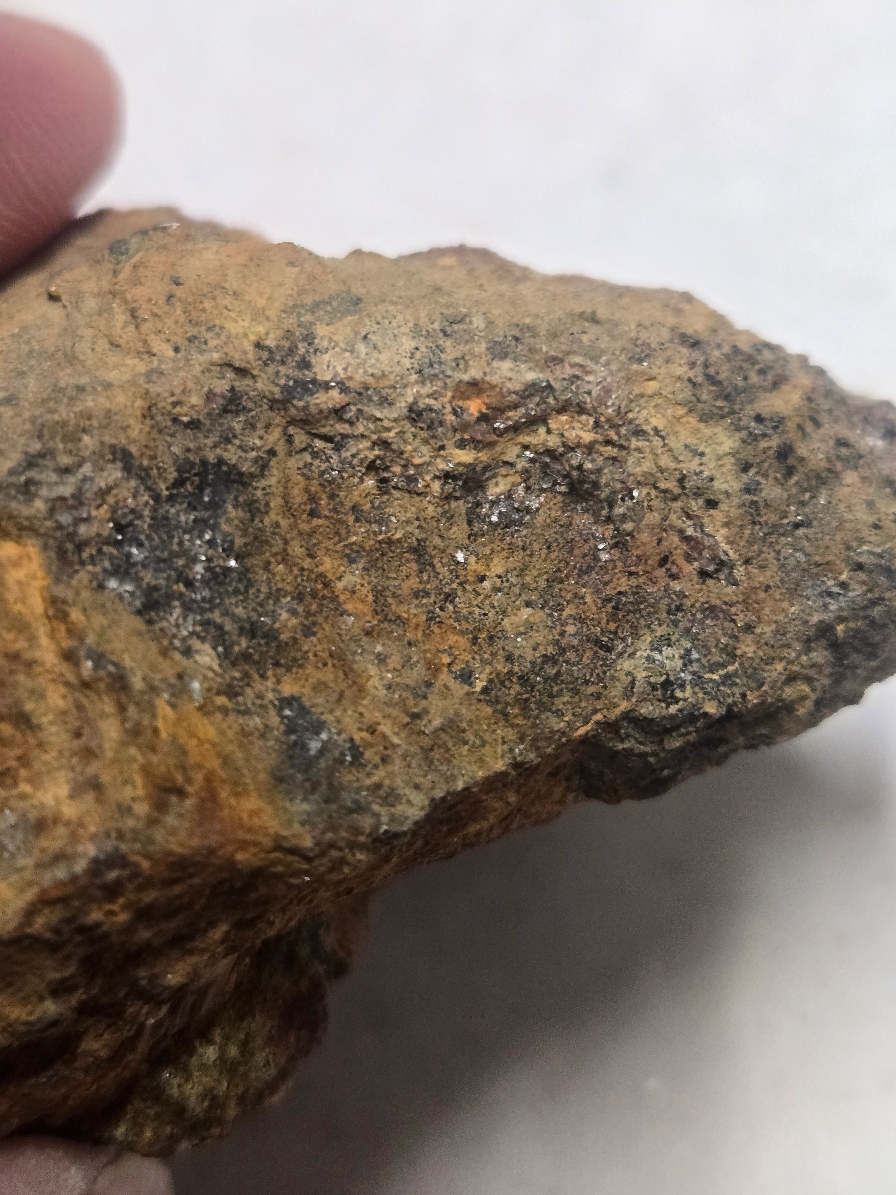 Ianthinite with soddyite
