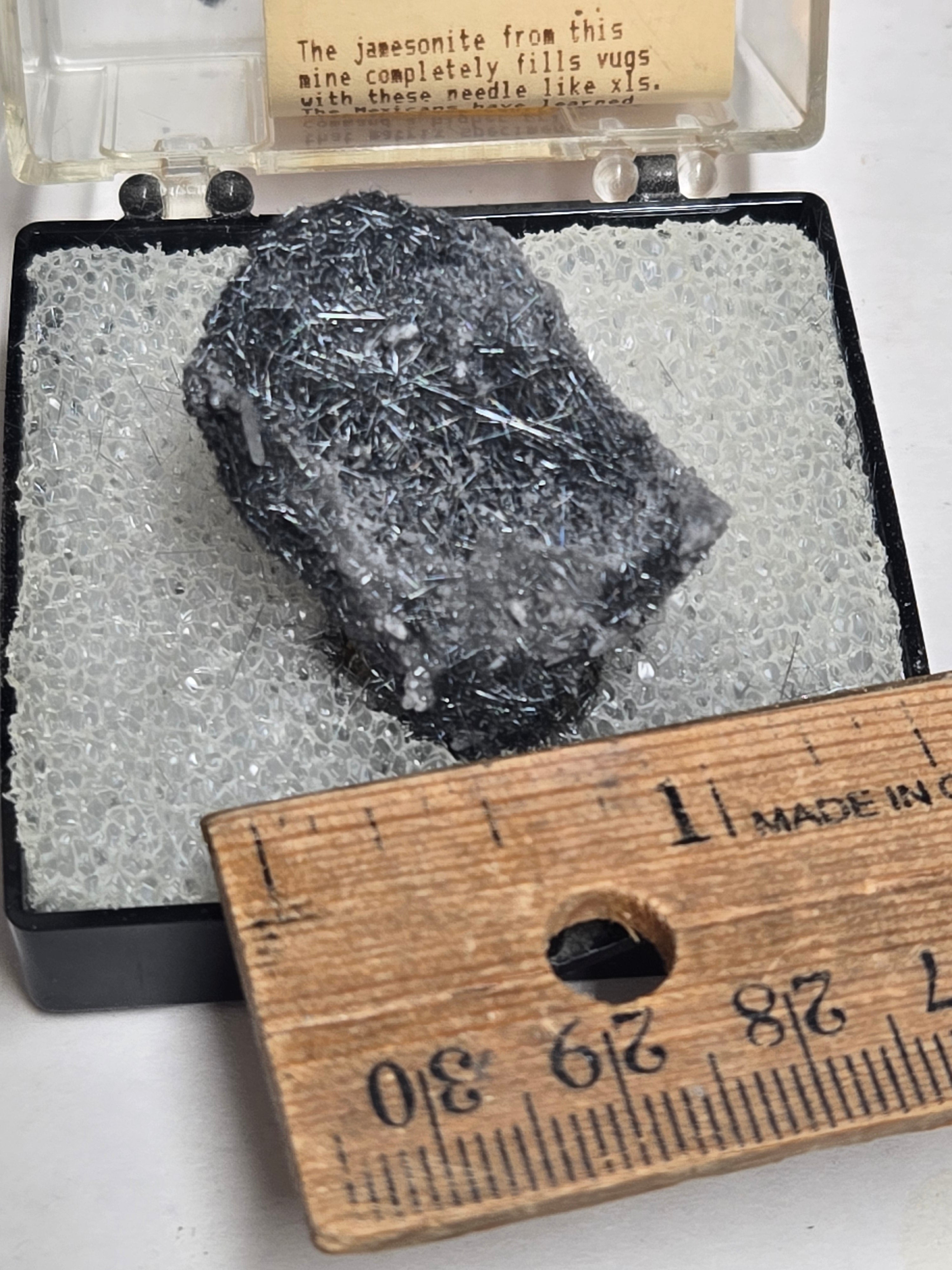 Jamesonite crystals