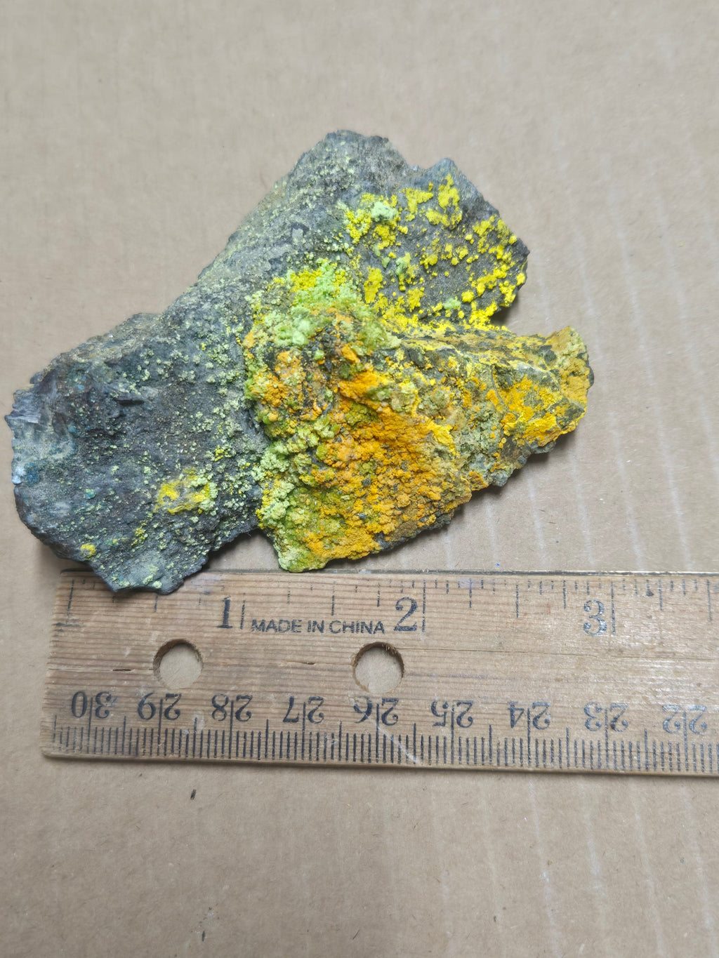 Johannite with uranopilite