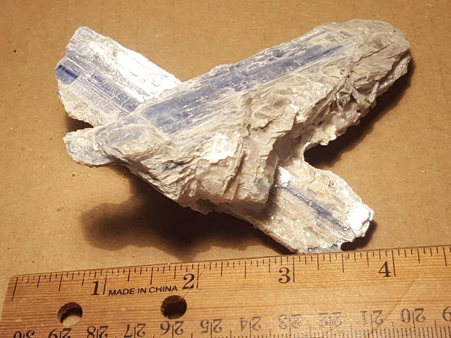 Kyanite specimen