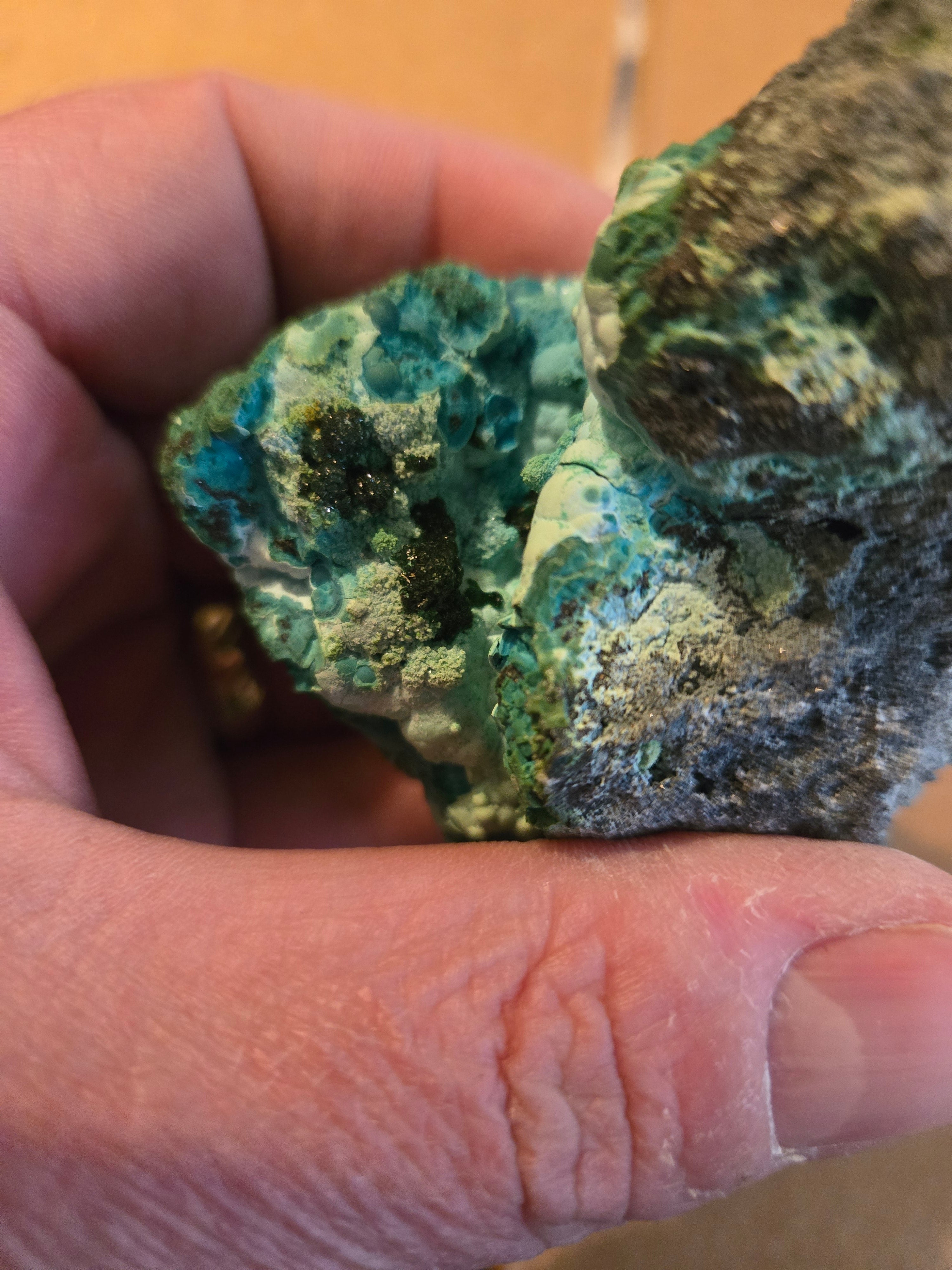 Libethenite and Malachite on chrysocolla