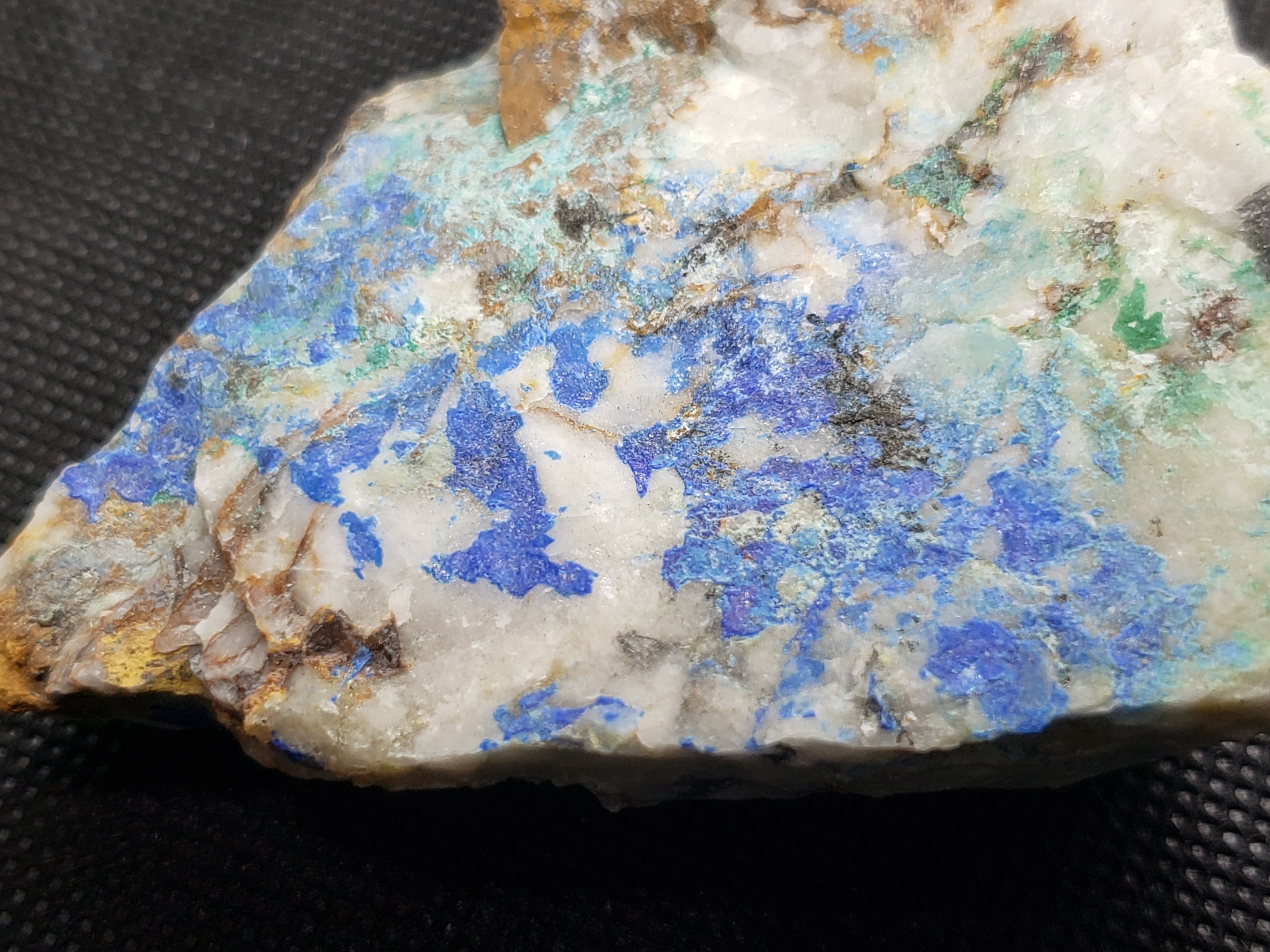 Linarite w Caledonite specimen