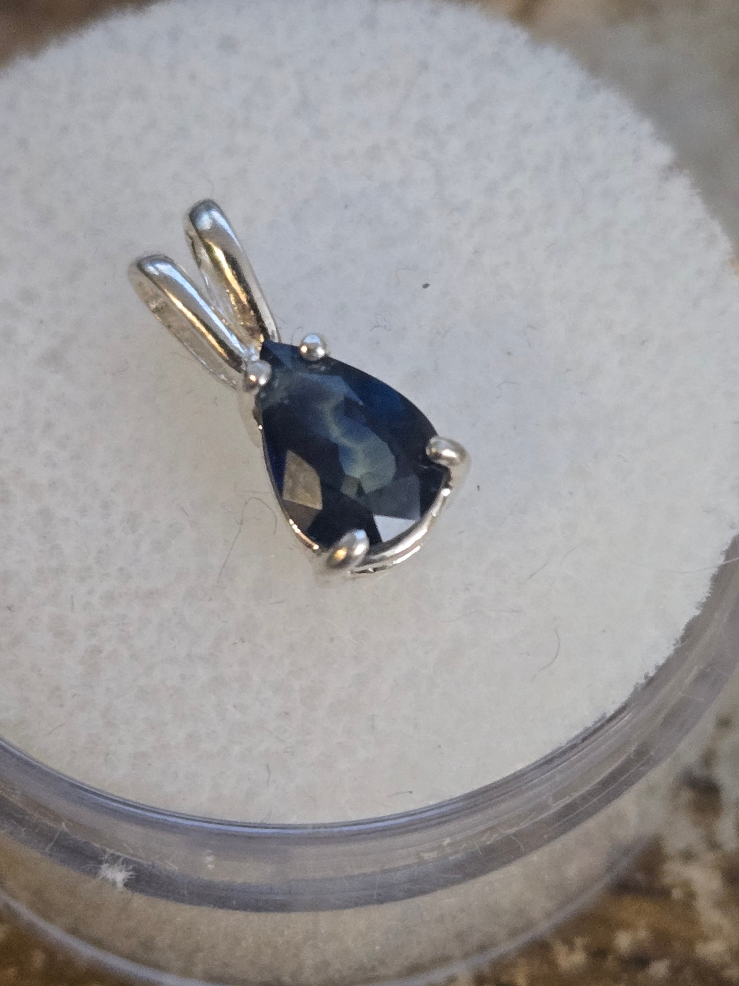Madagascar sapphire pendant