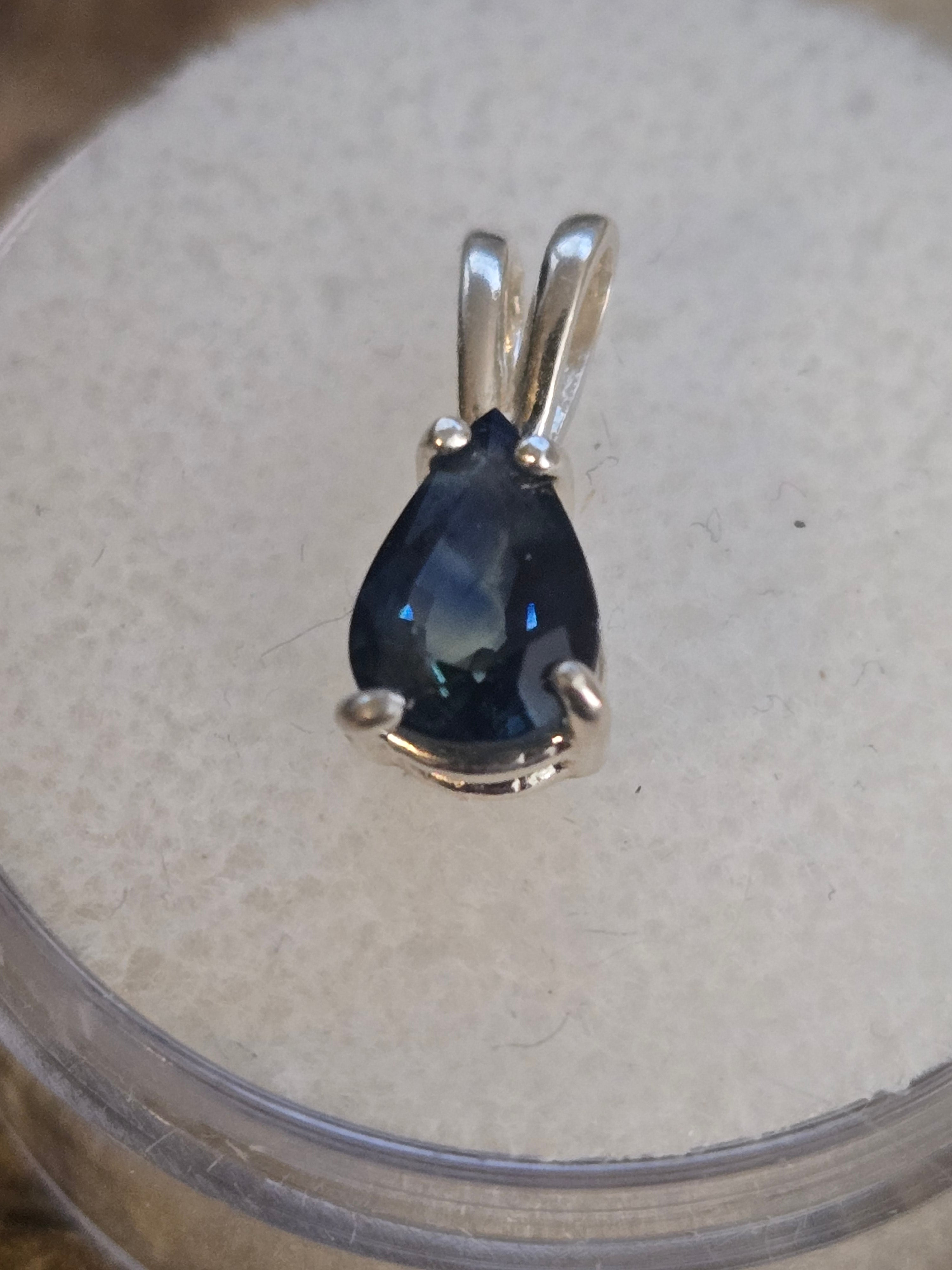 Madagascar sapphire pendant