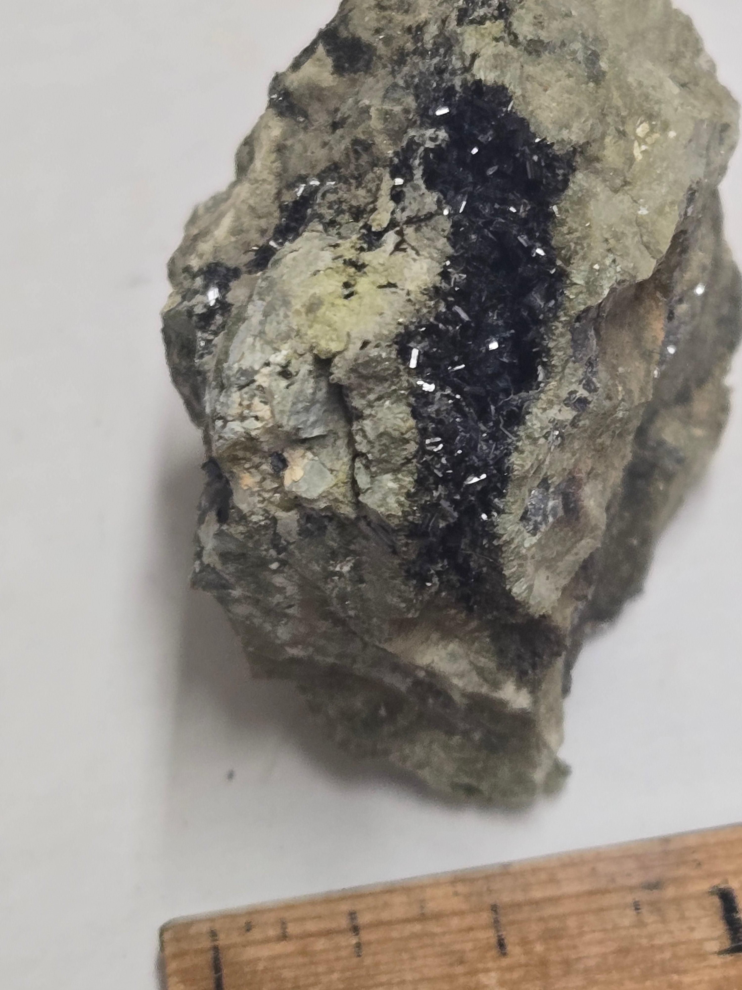 Manganbabingtonite w johannsenite specimen