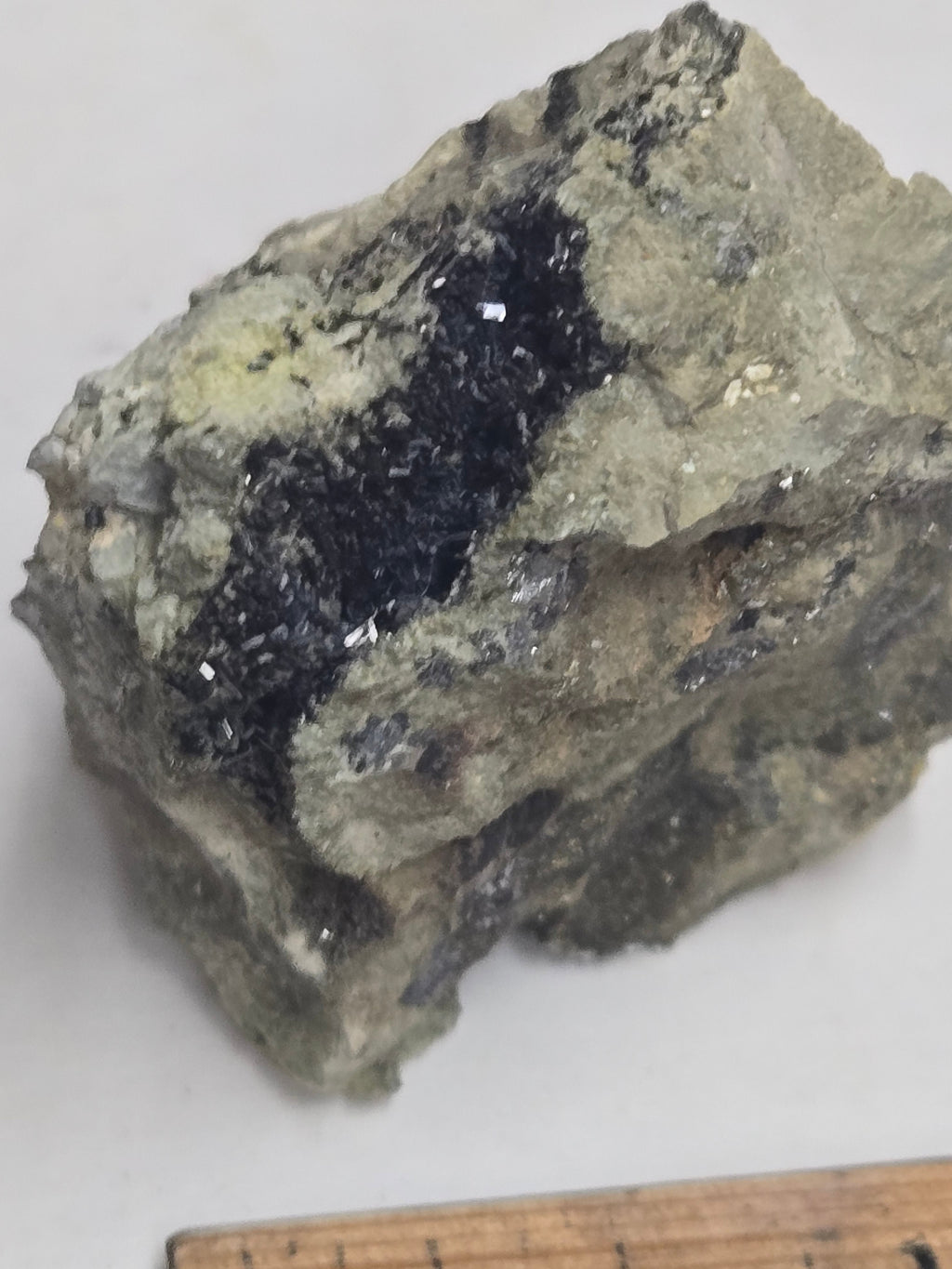 Manganbabingtonite w johannsenite specimen