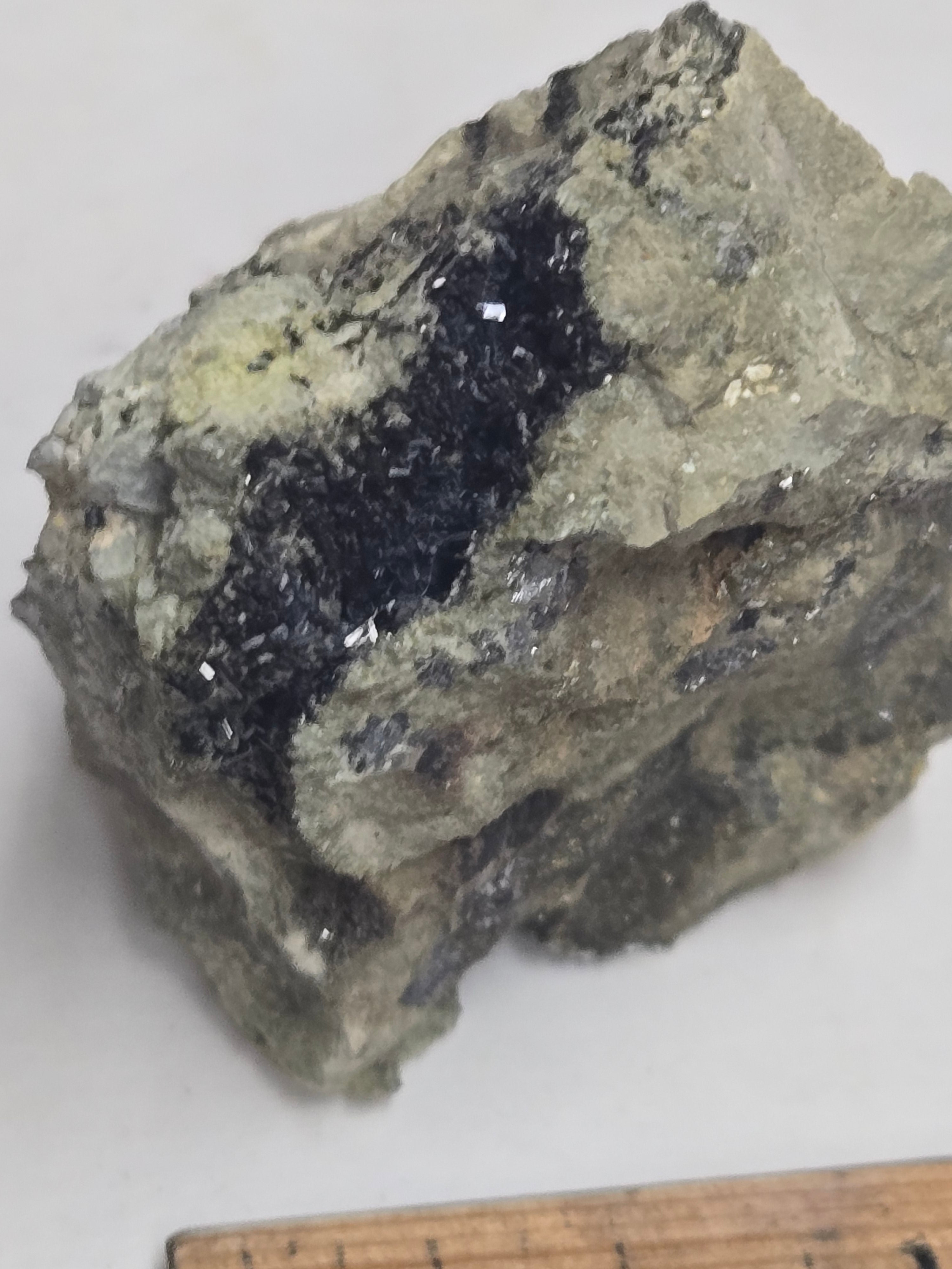 Manganbabingtonite w johannsenite specimen