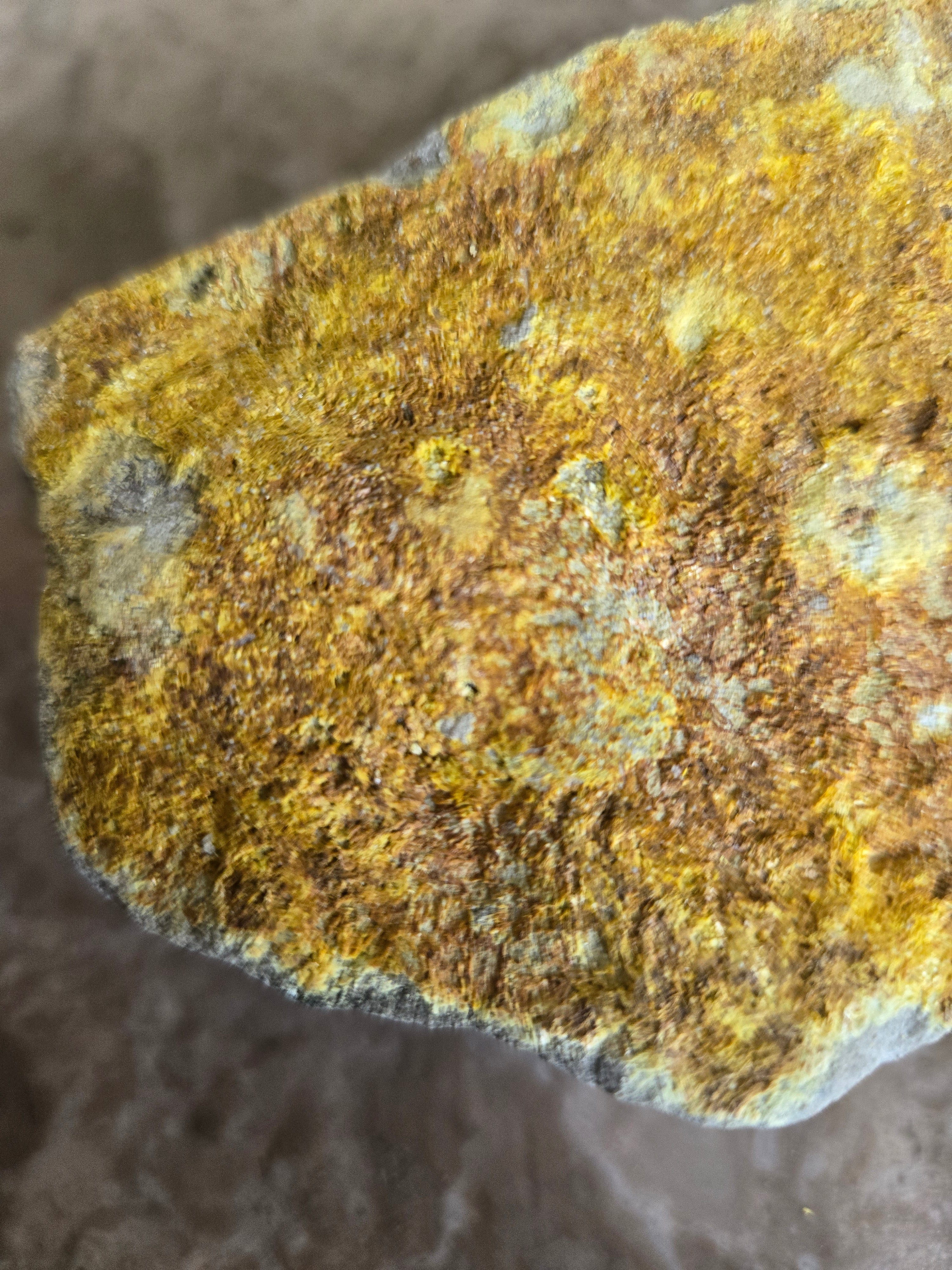 Metarossite with rossite