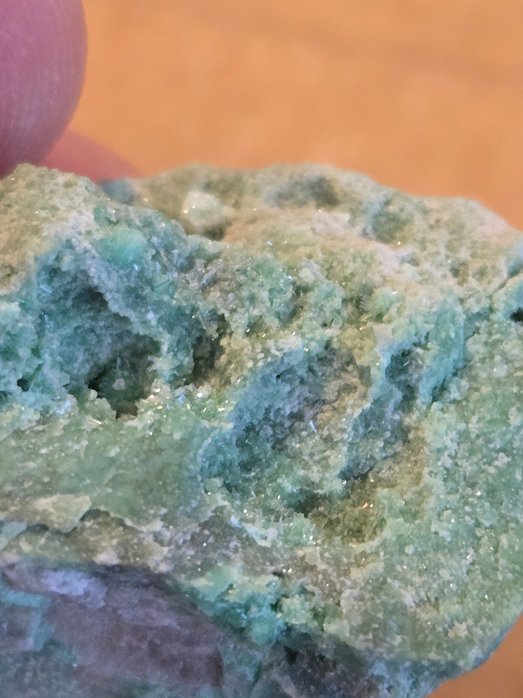 Minyulite on variscite