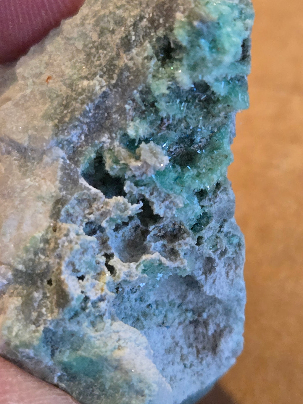 Minyulite on variscite
