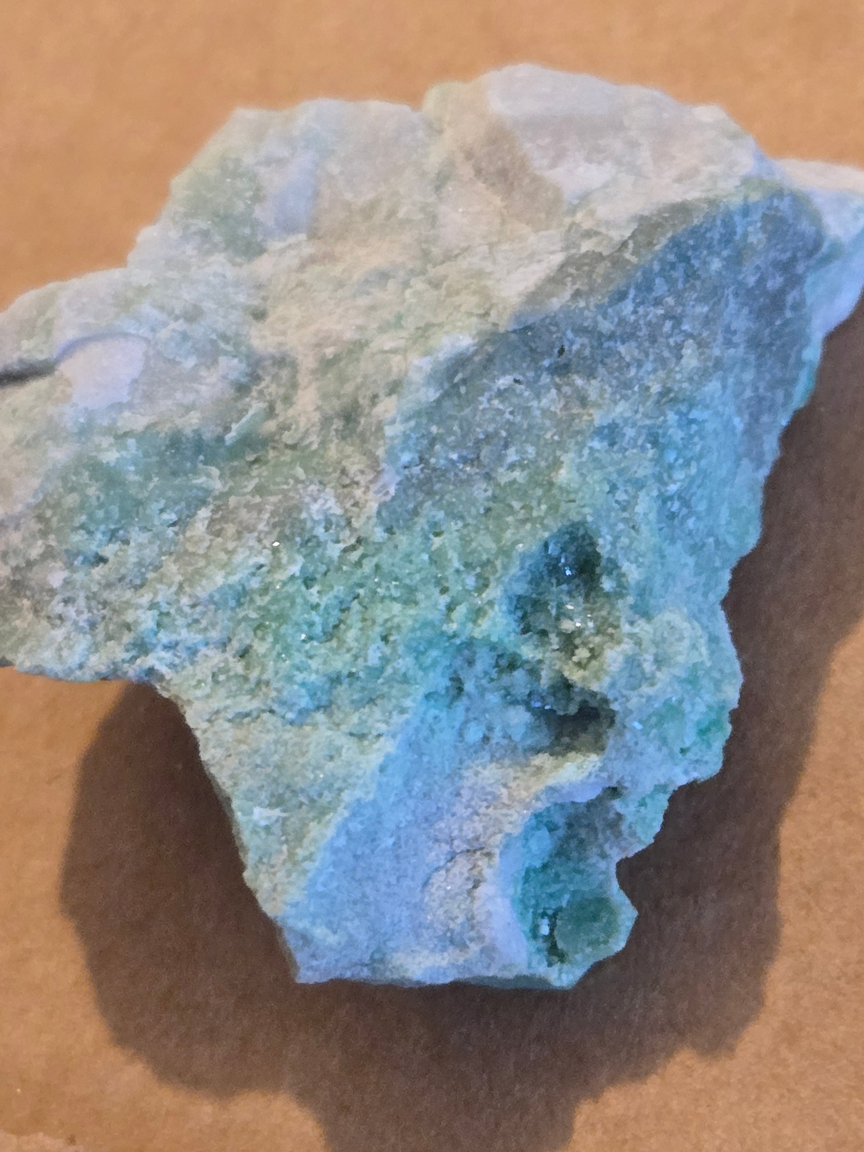 Minyulite on variscite