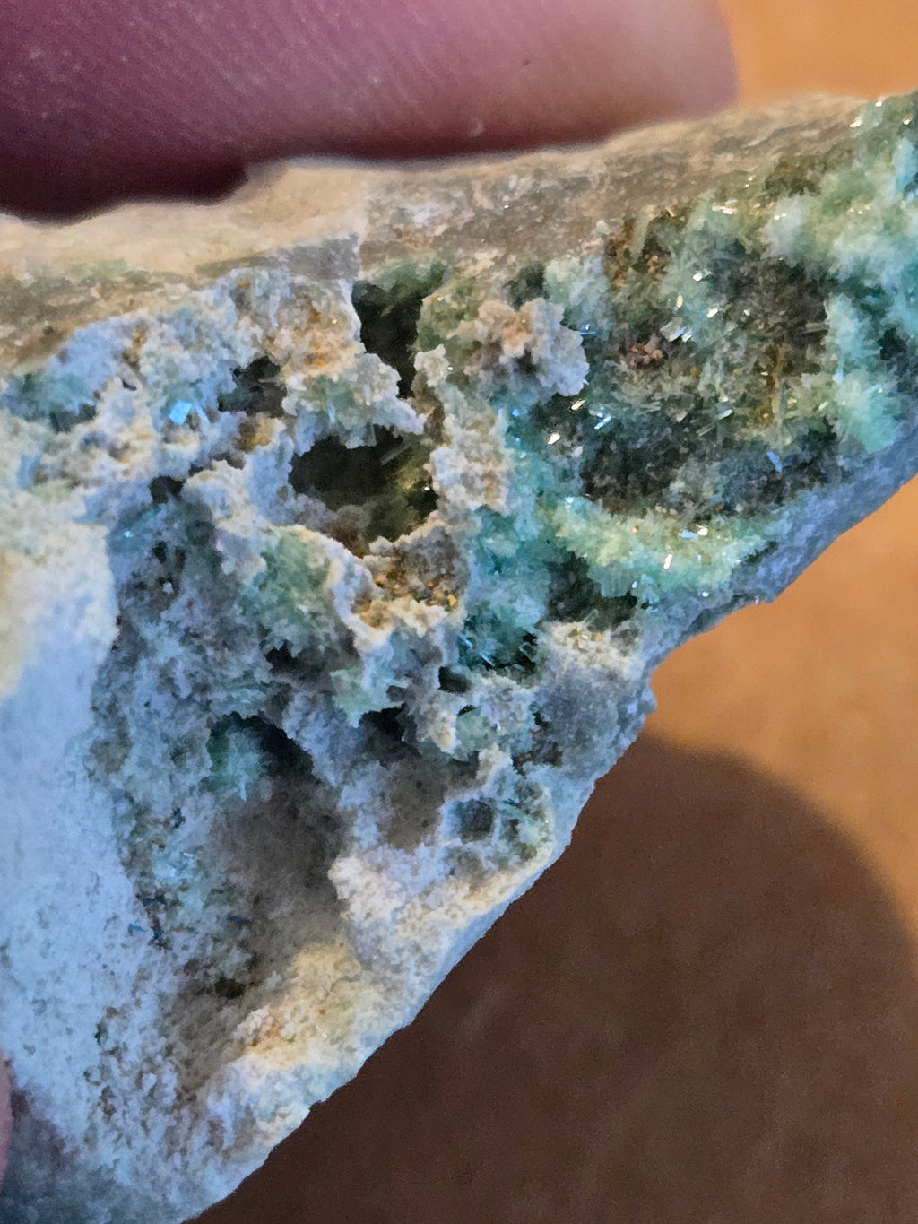 Minyulite on variscite