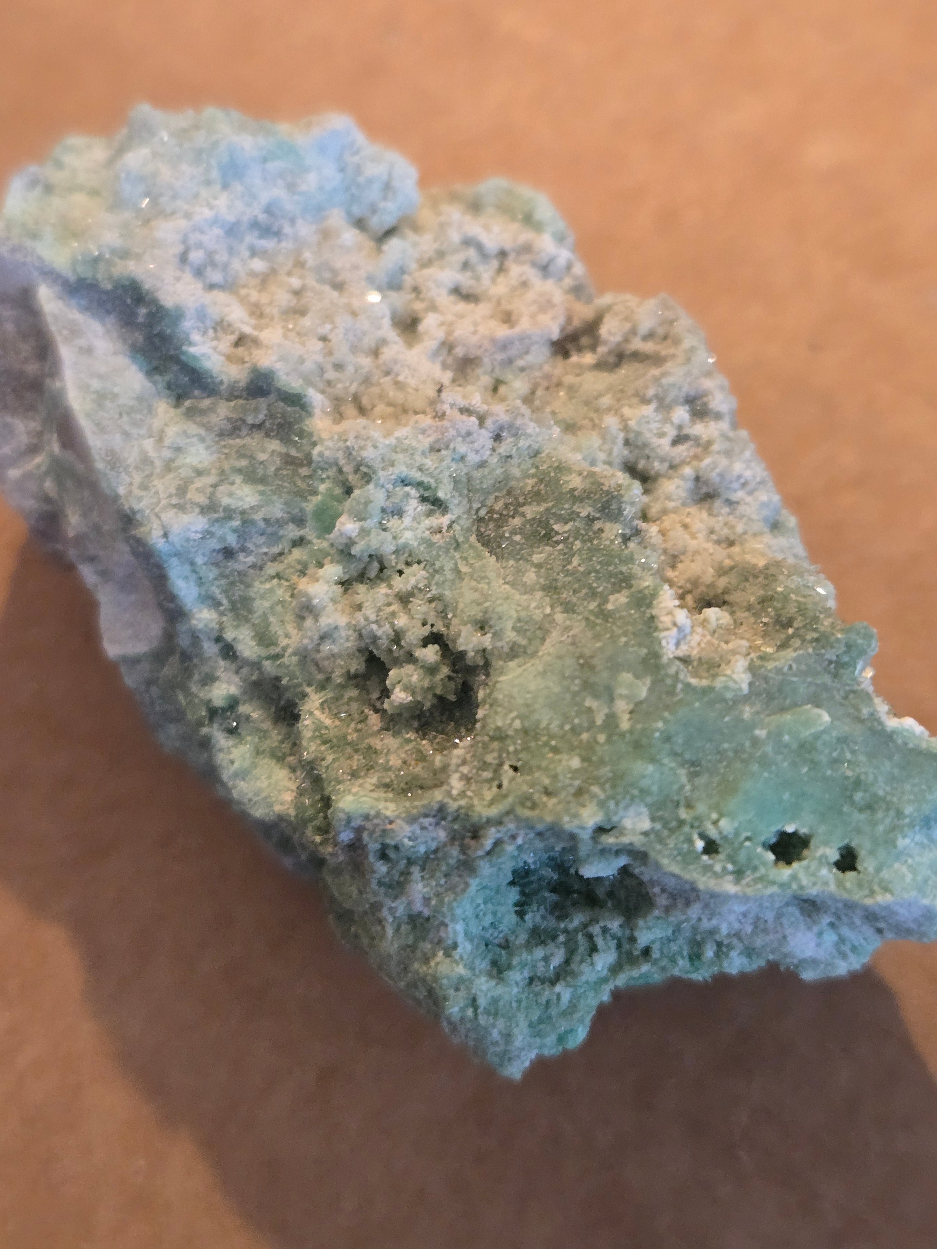 Minyulite on variscite