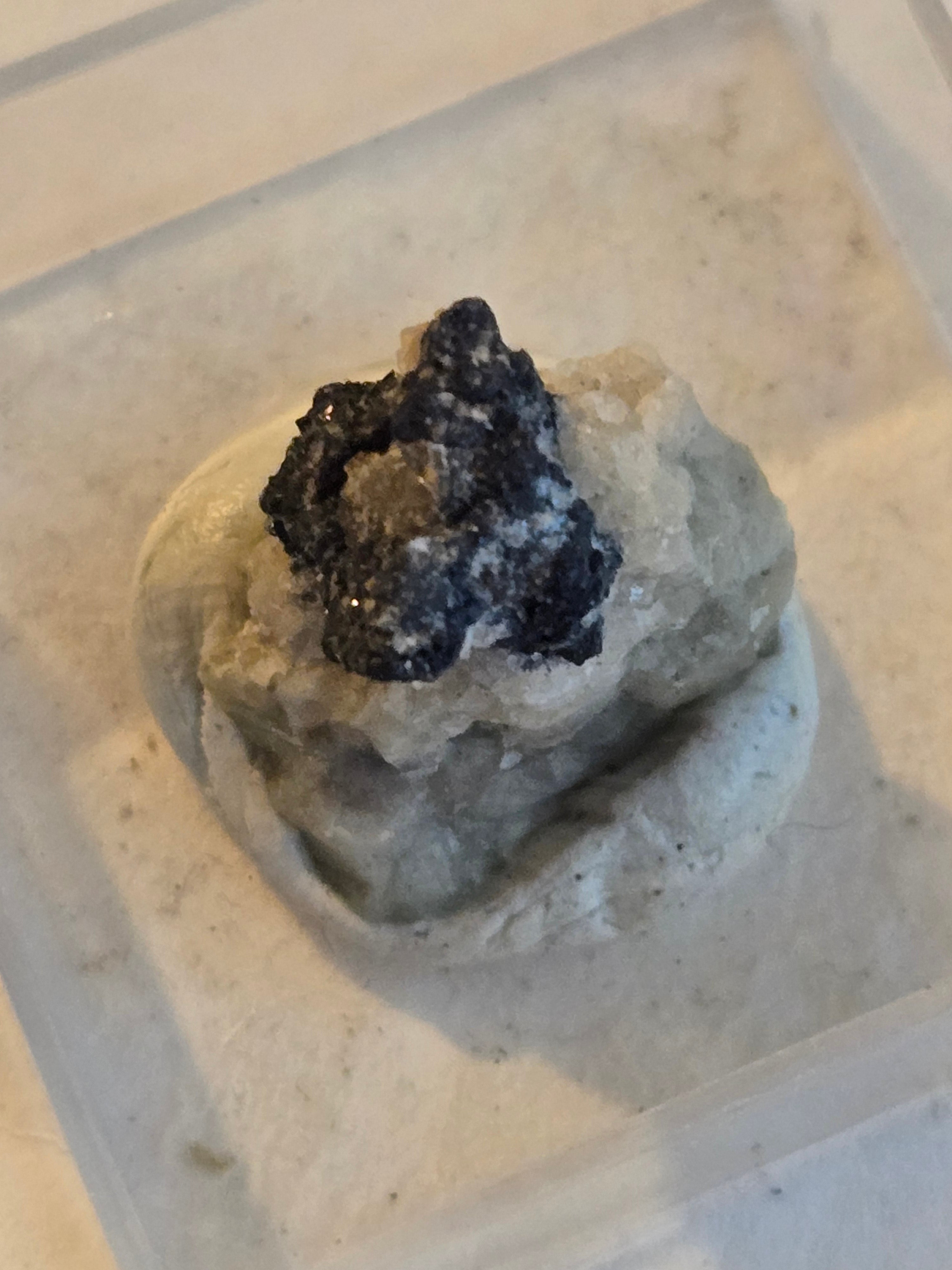 Montroseite on calcite
