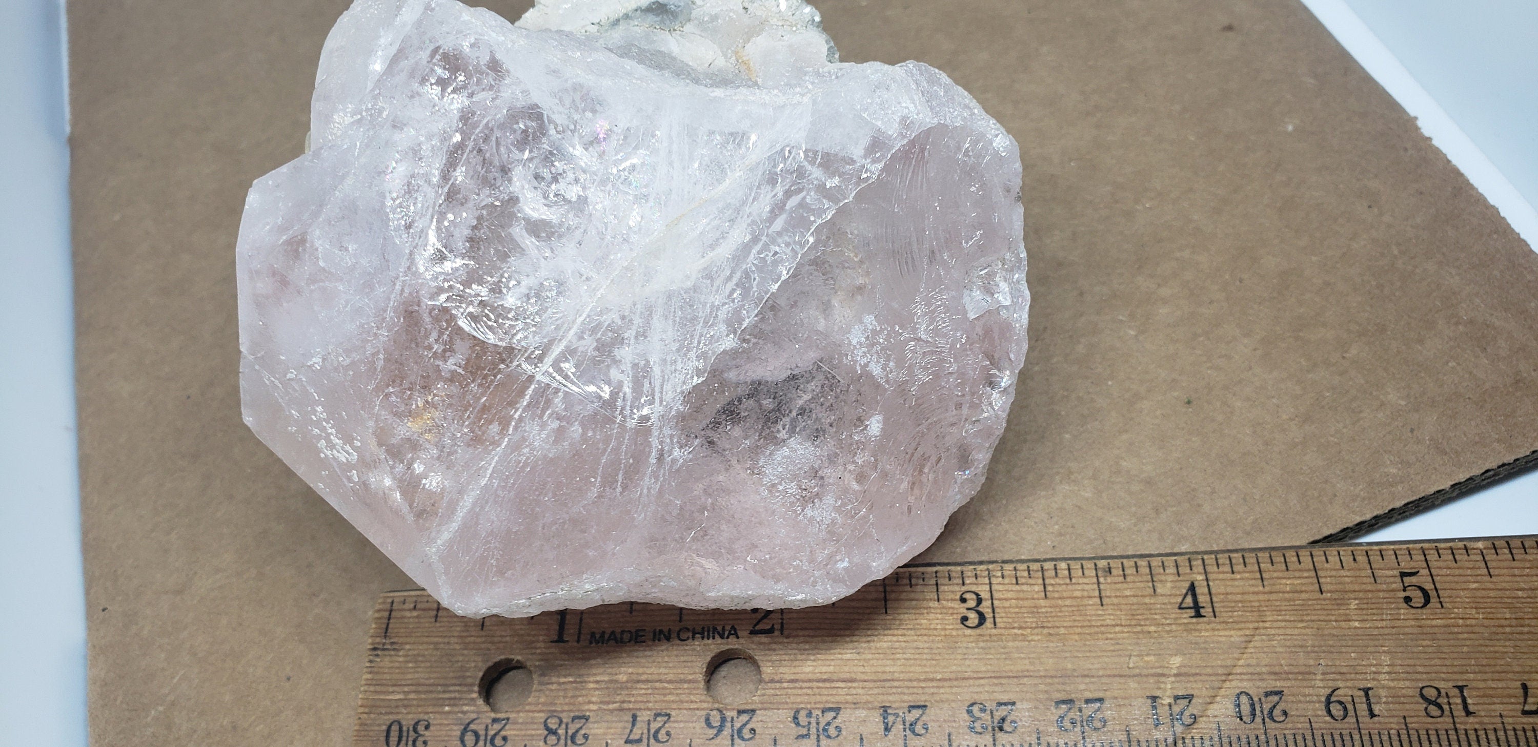 Morganite specimen