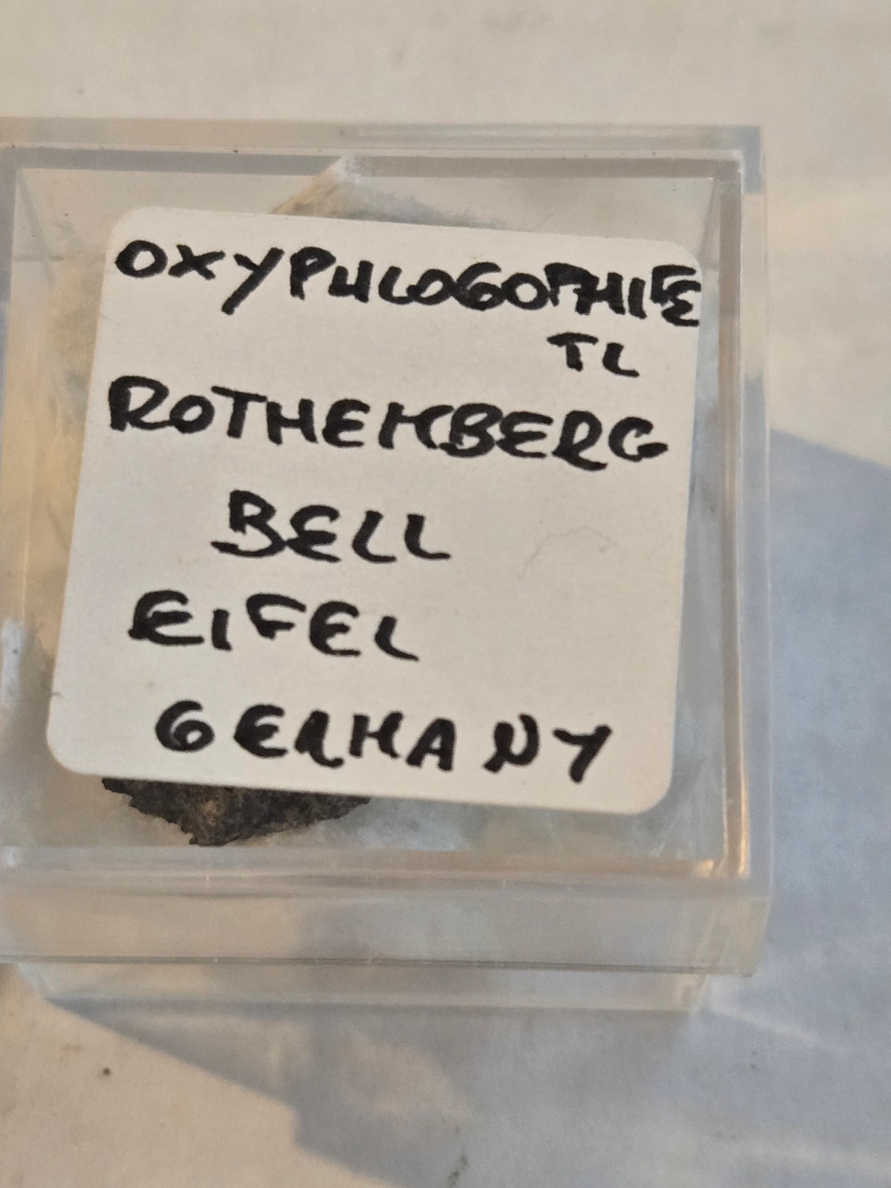 Oxyphlogopite