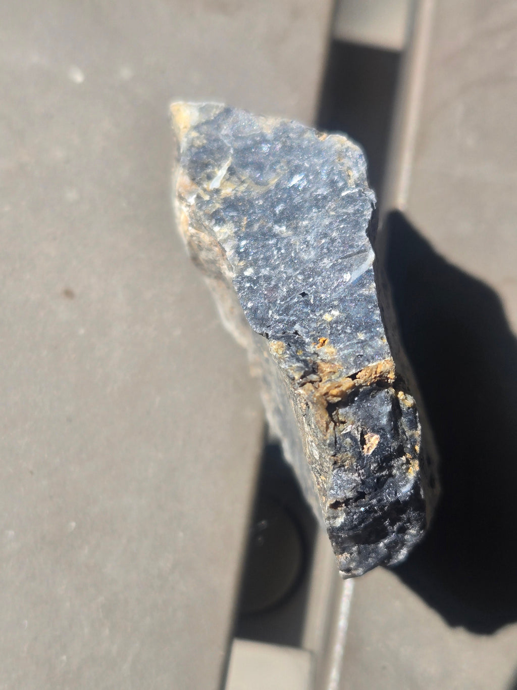 Parapierrotite with avicennite