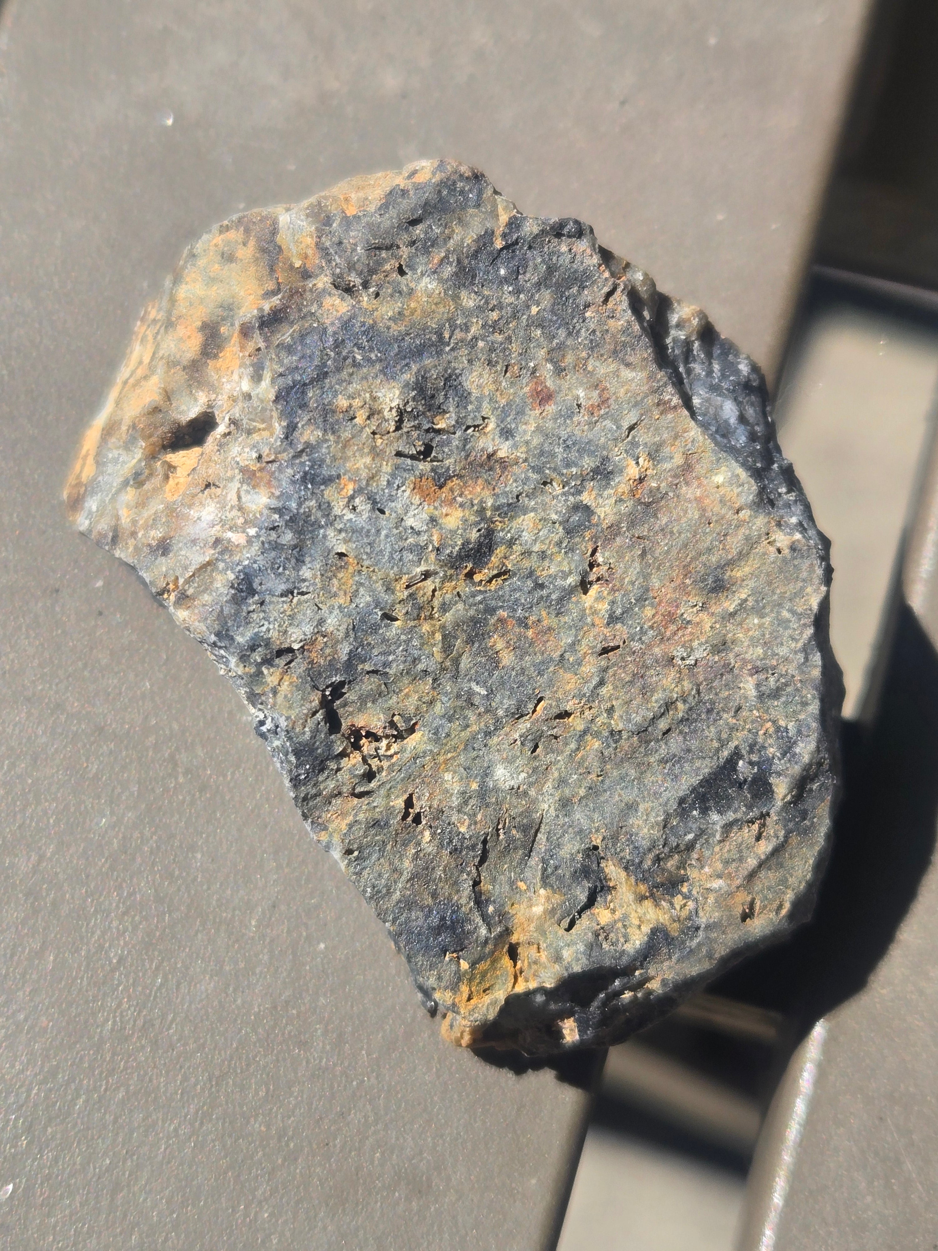 Parapierrotite with avicennite