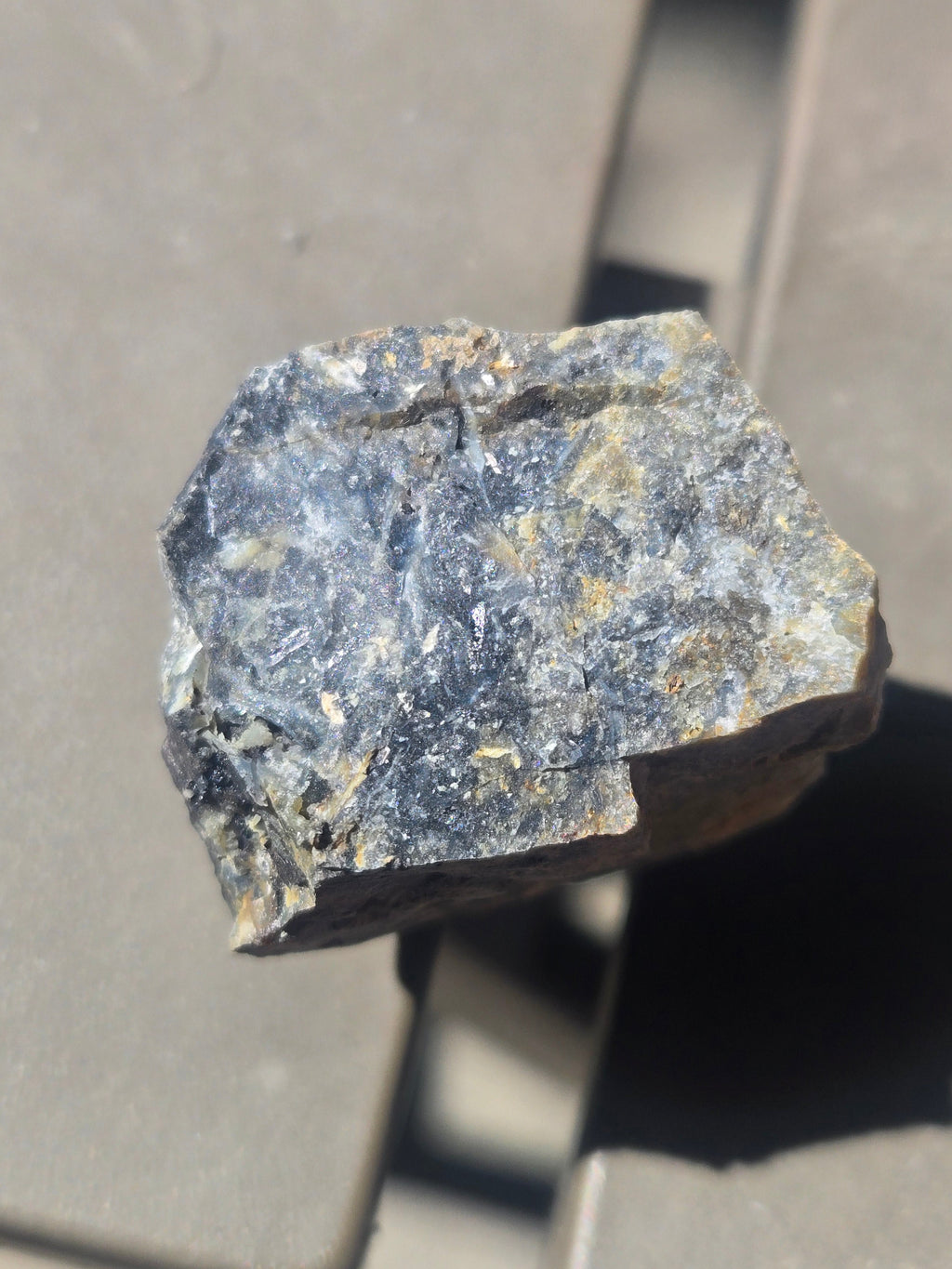Parapierrotite with avicennite