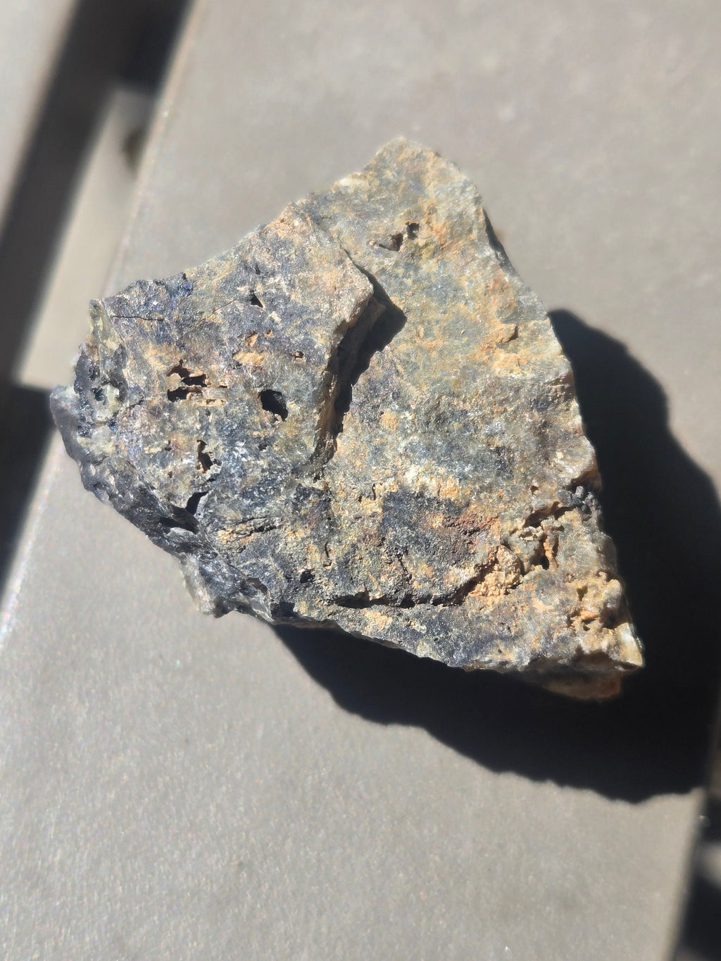 Parapierrotite with avicennite