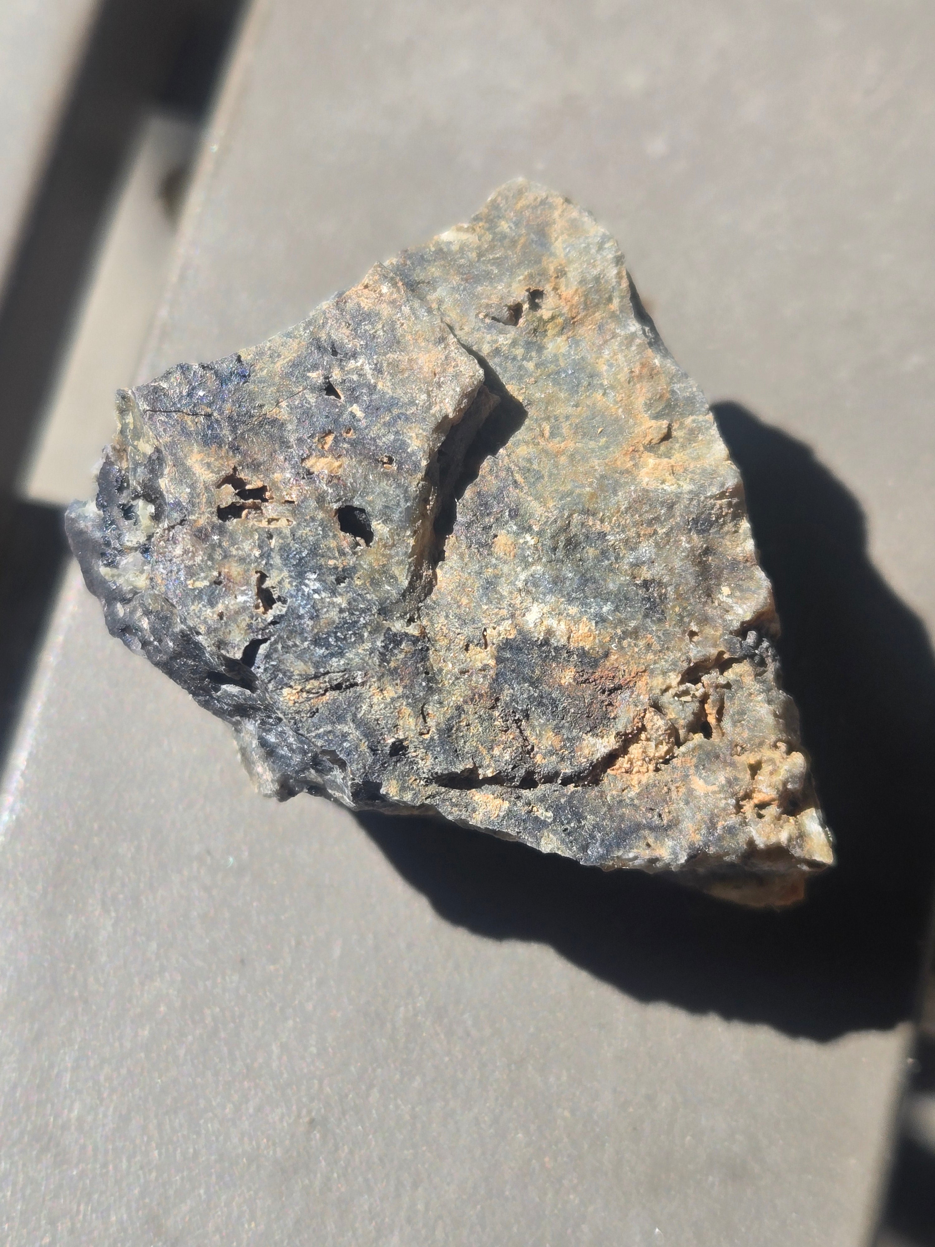 Parapierrotite with avicennite