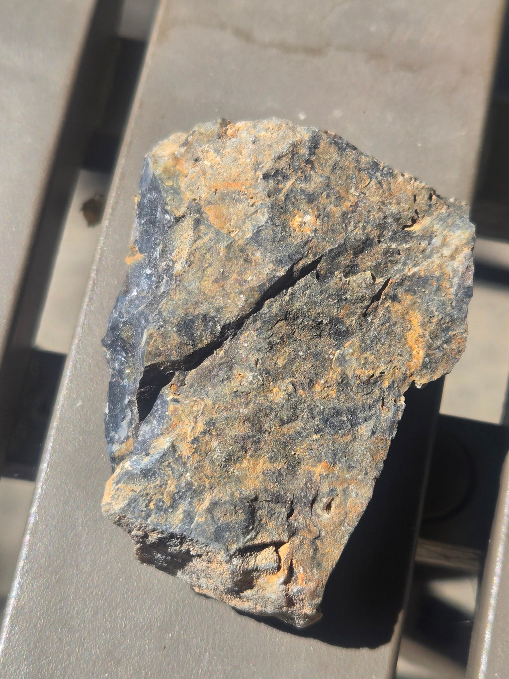 Parapierrotite with avicennite