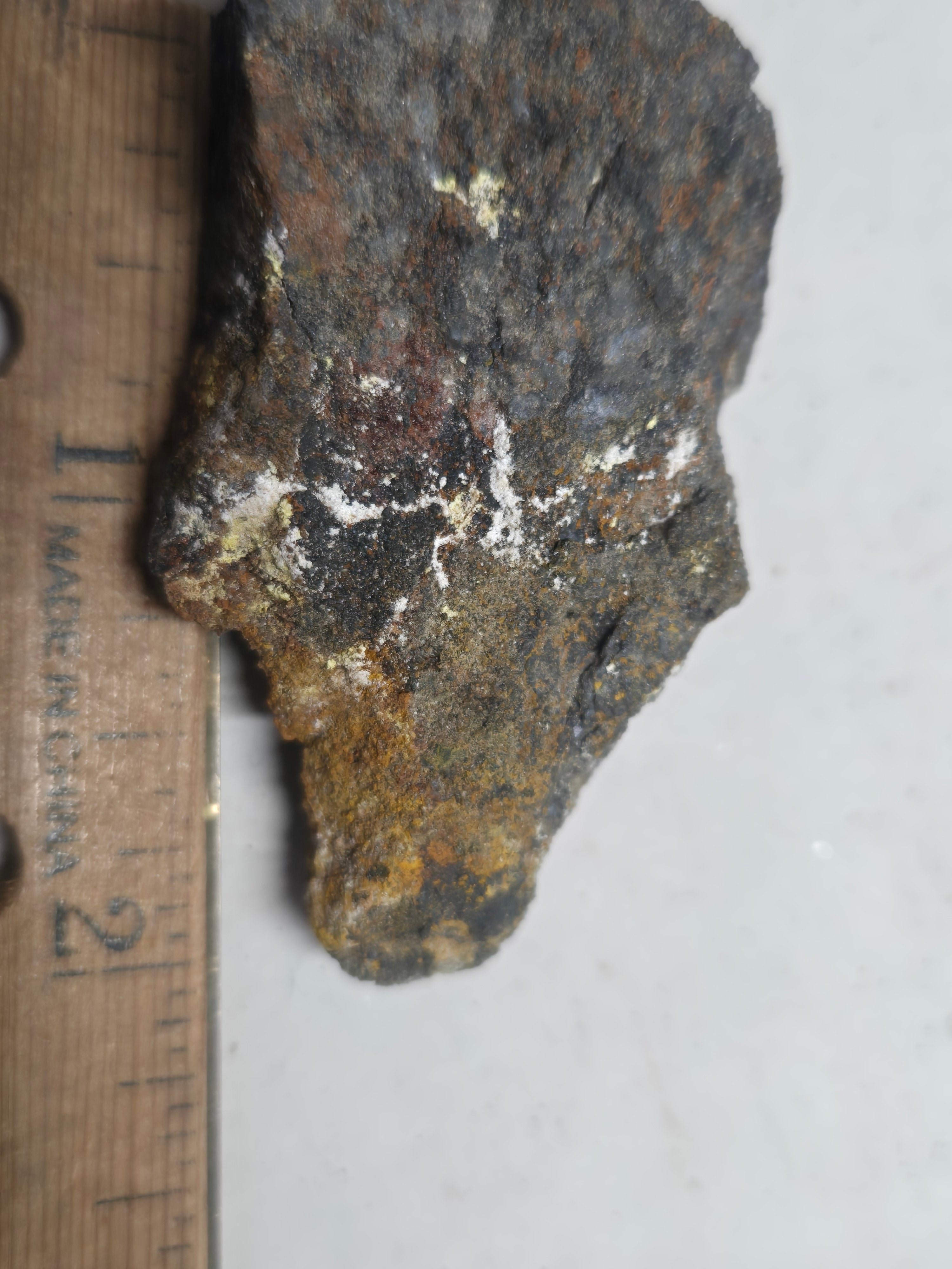 Pascoite on corvusite
