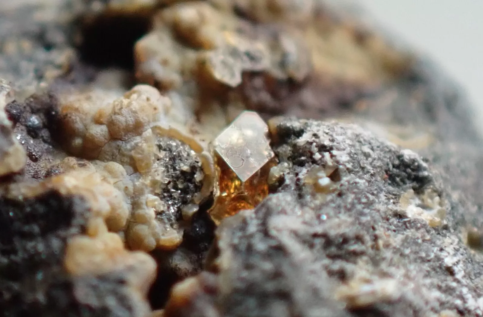 Paulingite