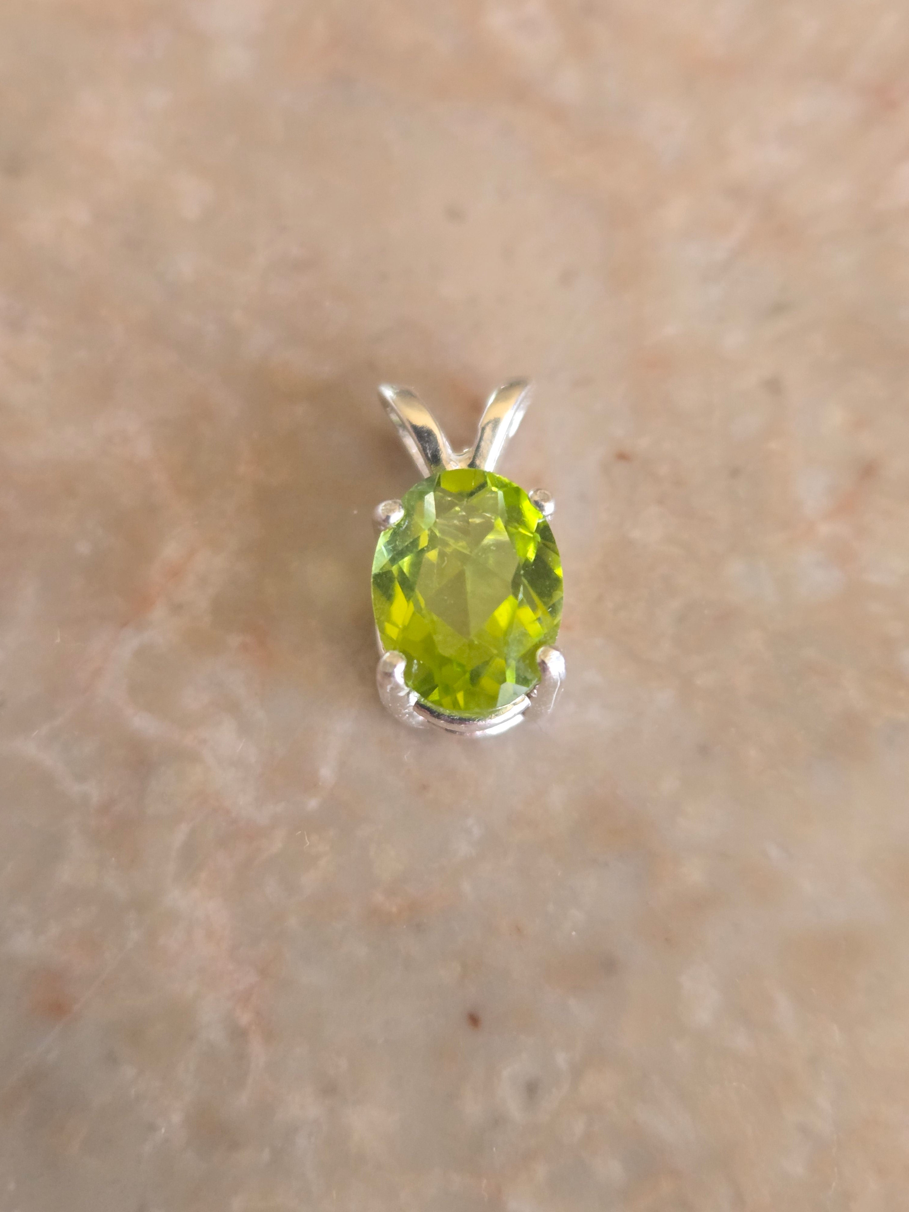 Peridot oval Pendant