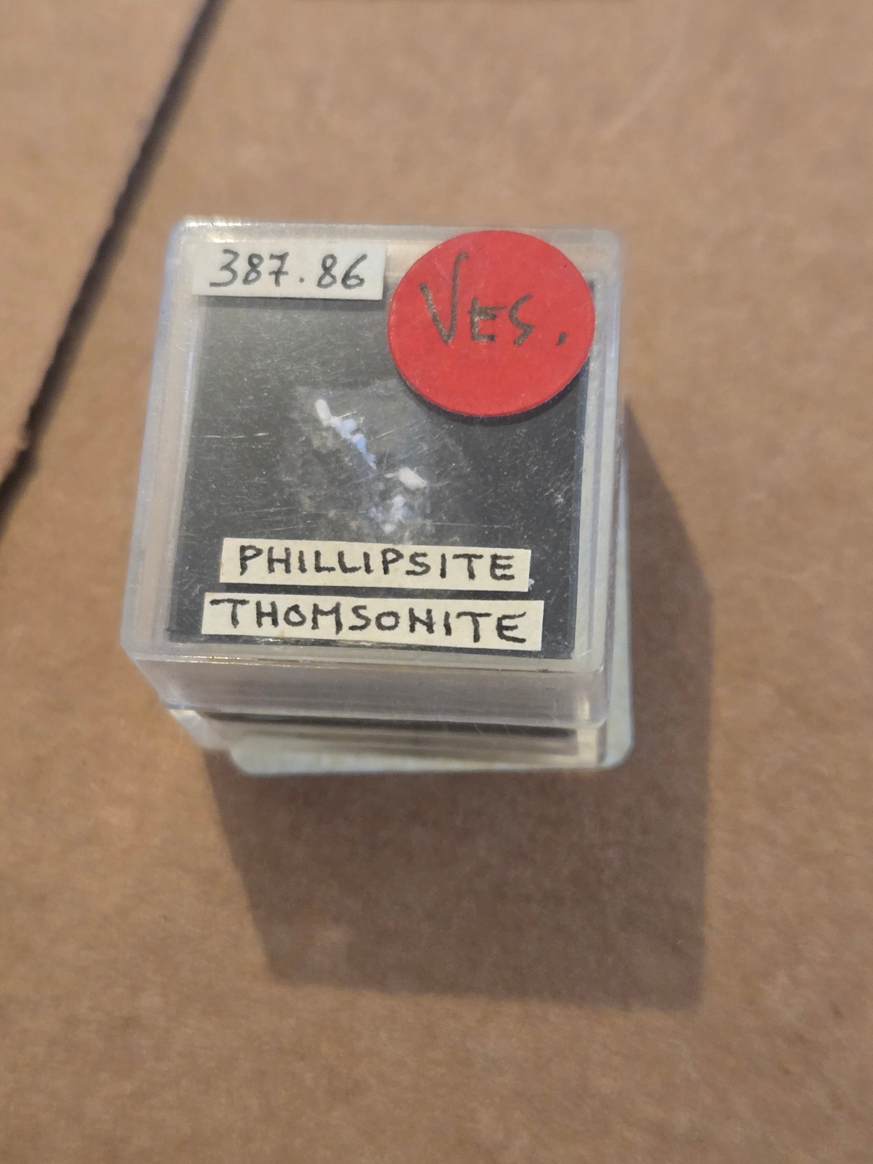Phillipsite thomsonite