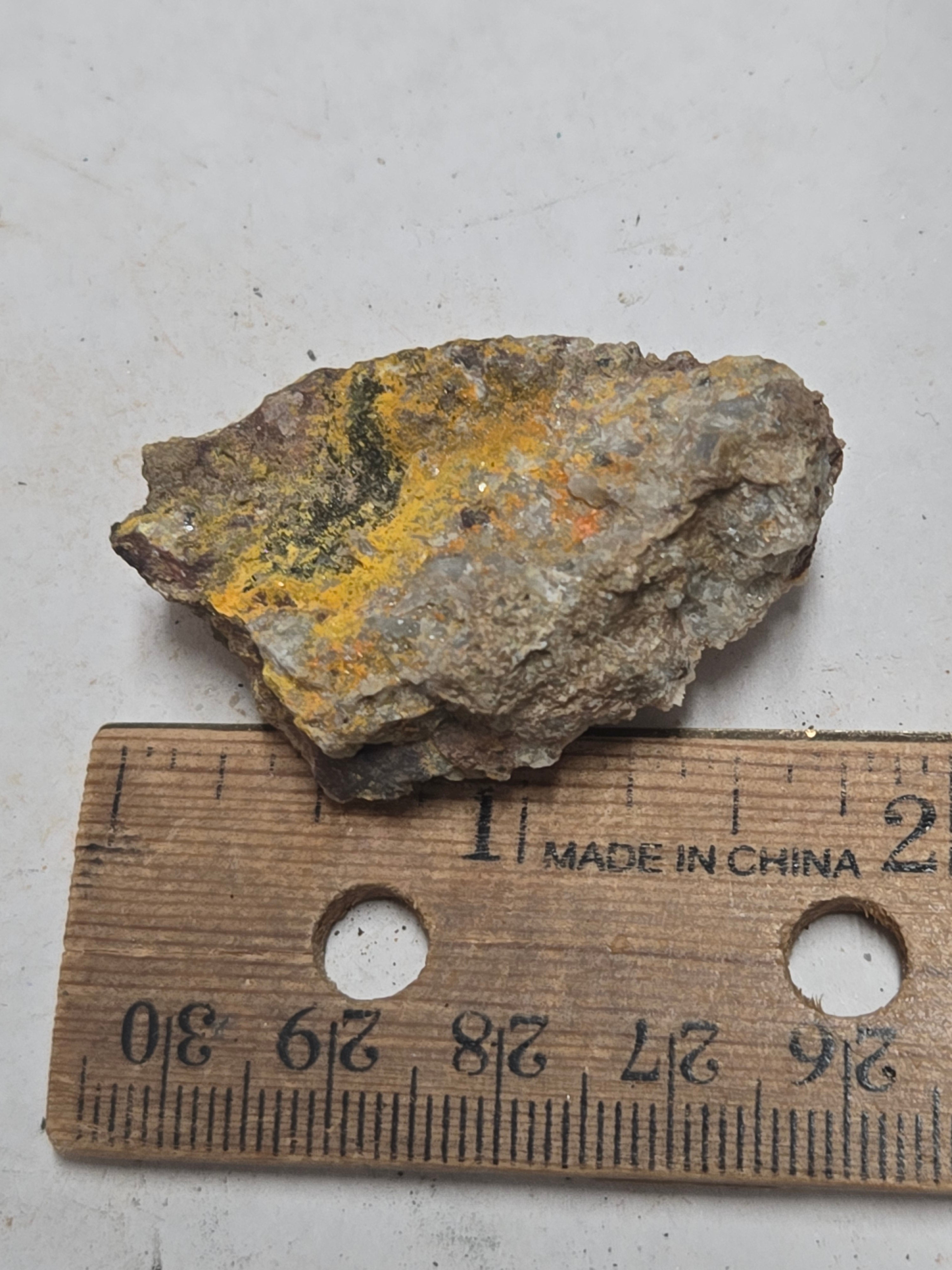 Phoenicochroite w vauquelinite
