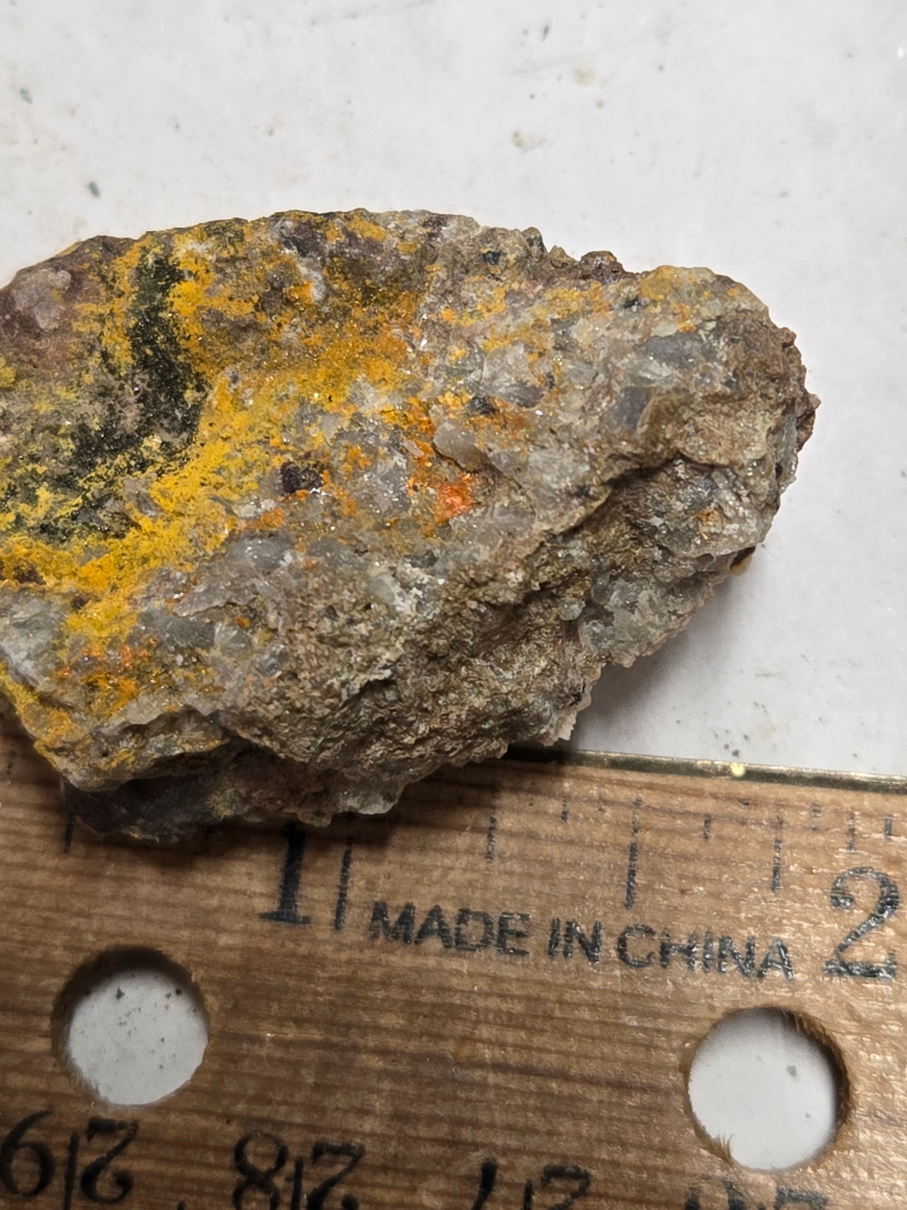 Phoenicochroite w vauquelinite
