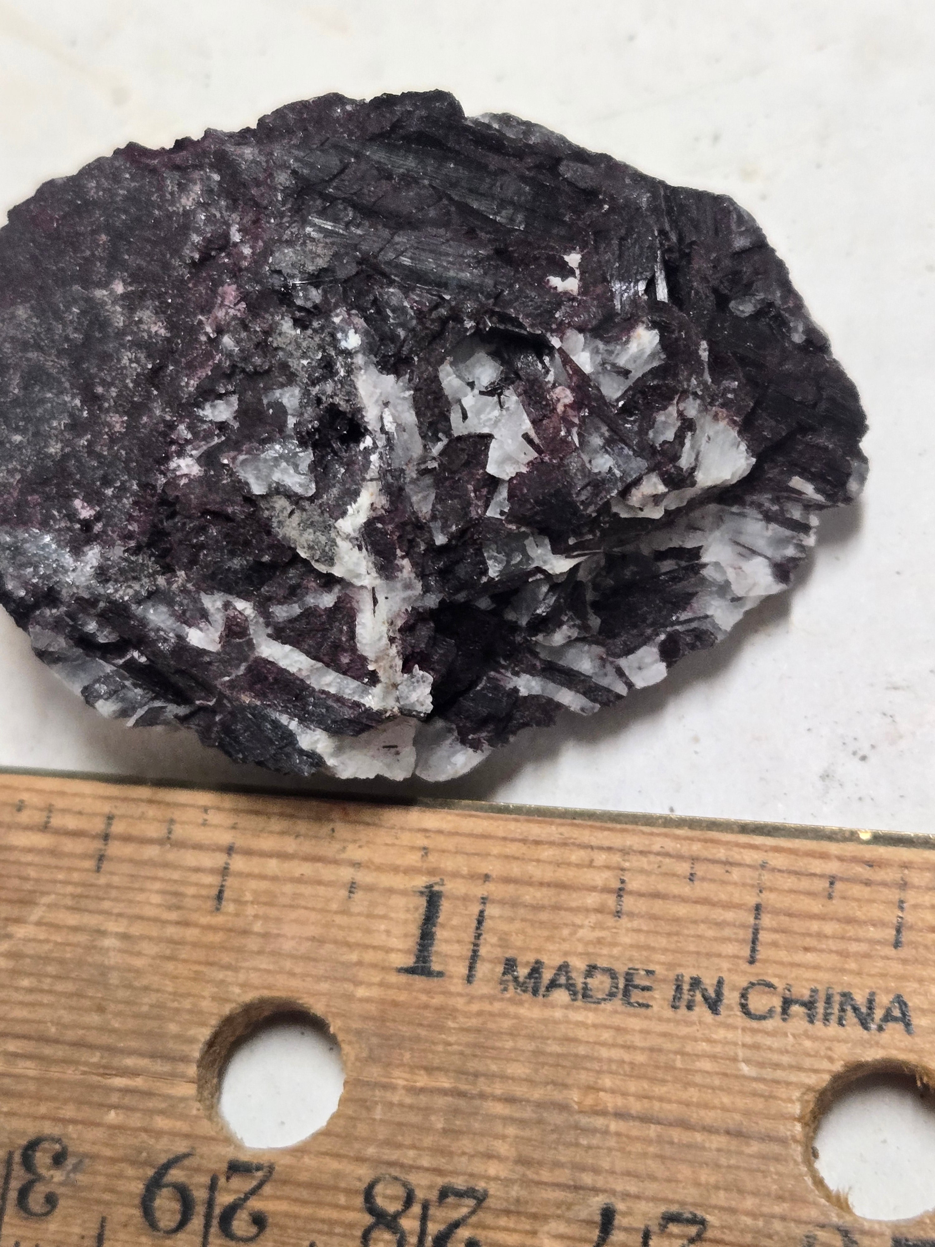 Piemontite w romeite