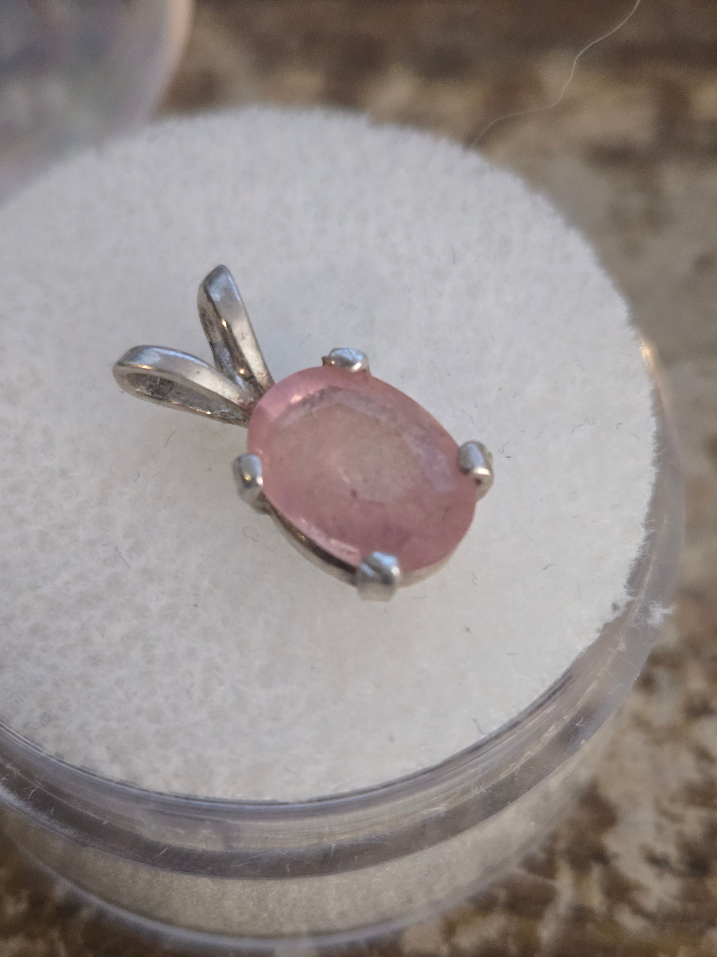 Pink sapphire pendant