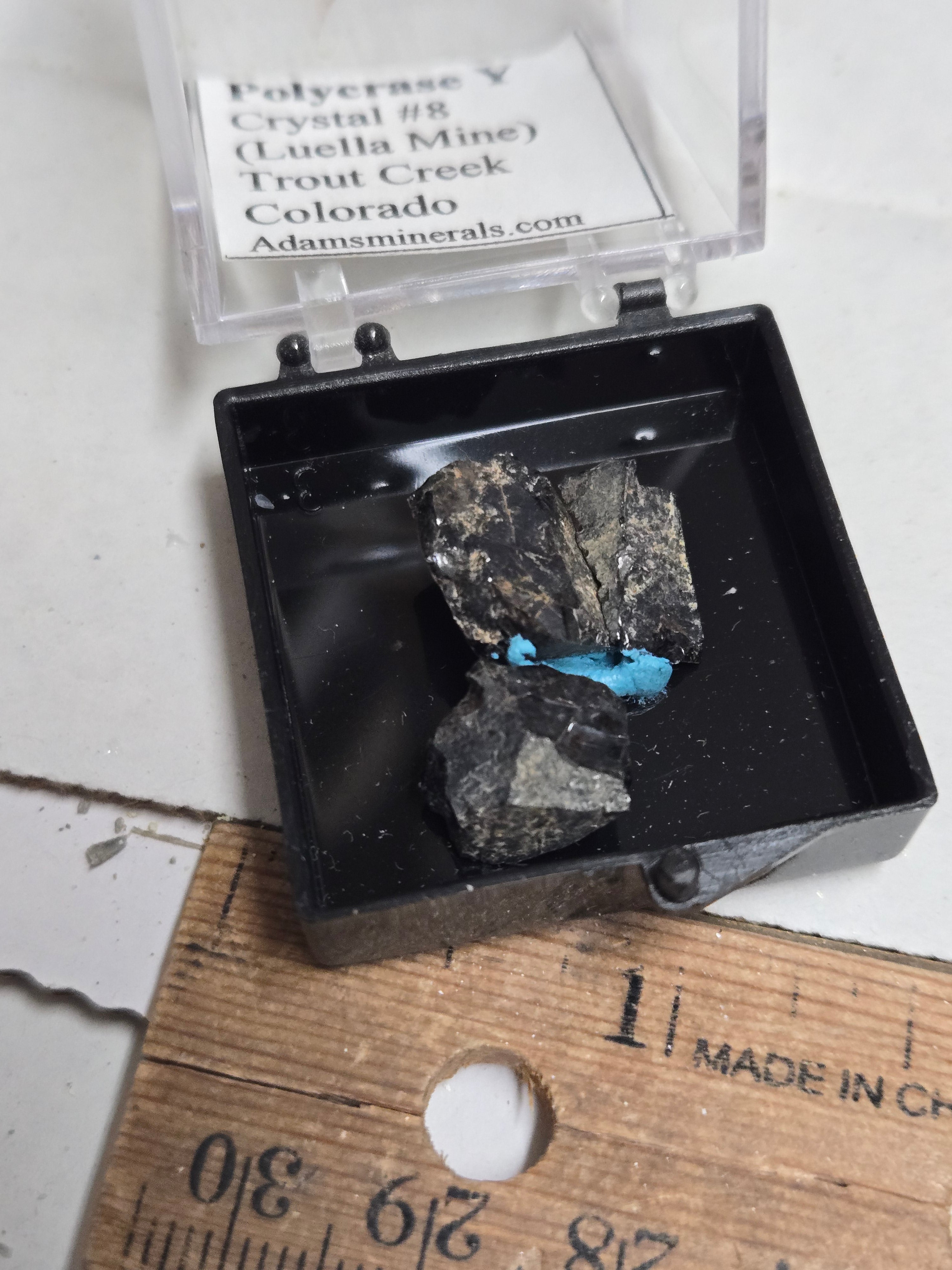 Polycrase Y specimen