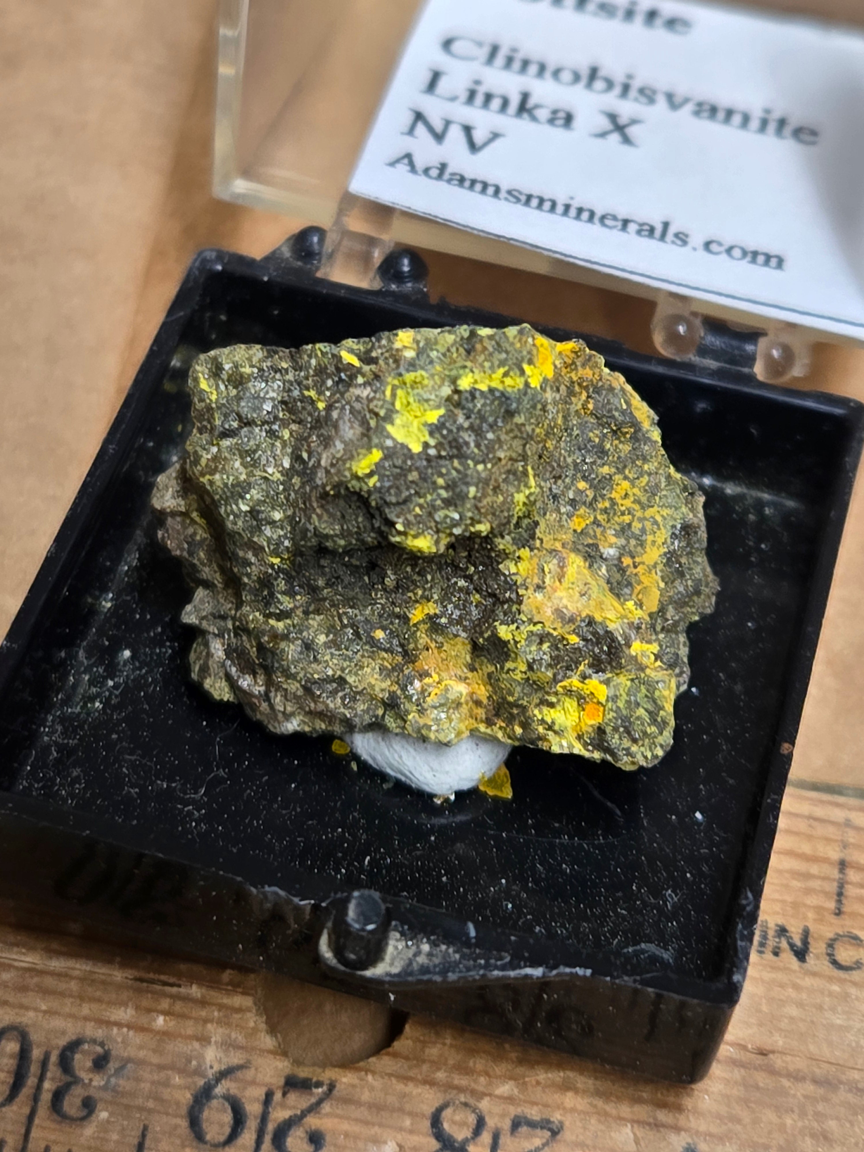 Pottsite with Clinobisvanite specimen