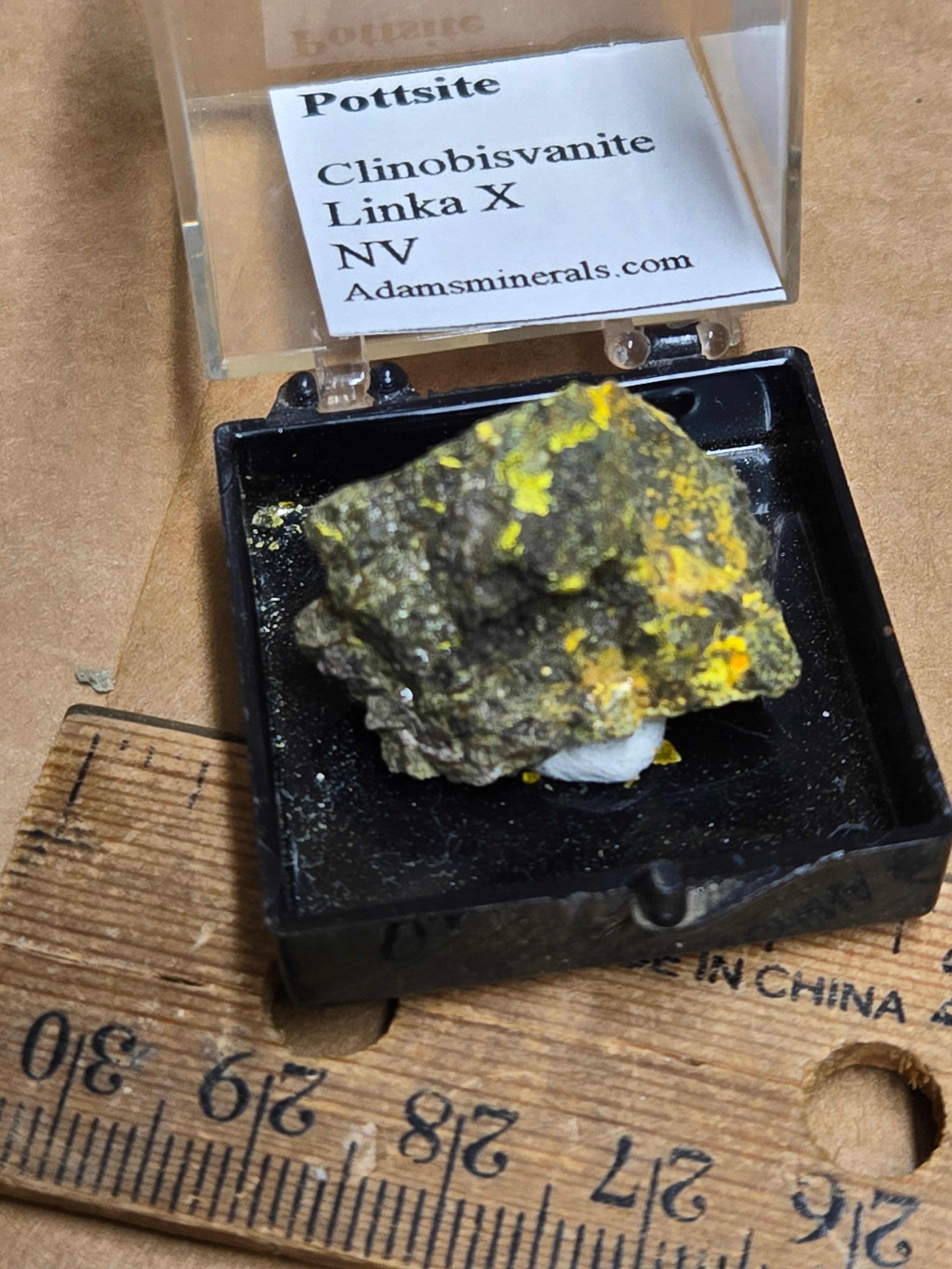Pottsite with Clinobisvanite specimen