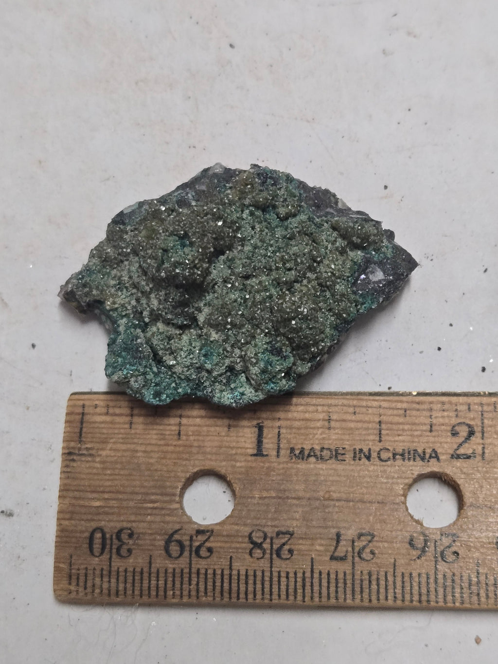 Powellite on brochantite