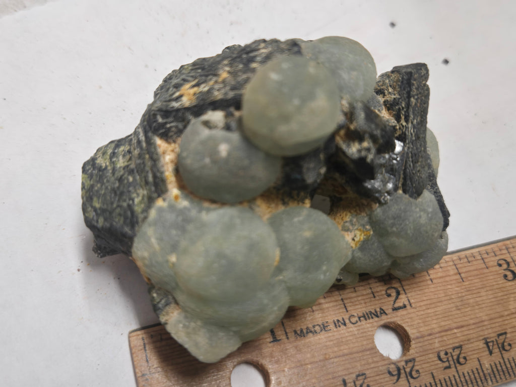 Prehnite on epidote