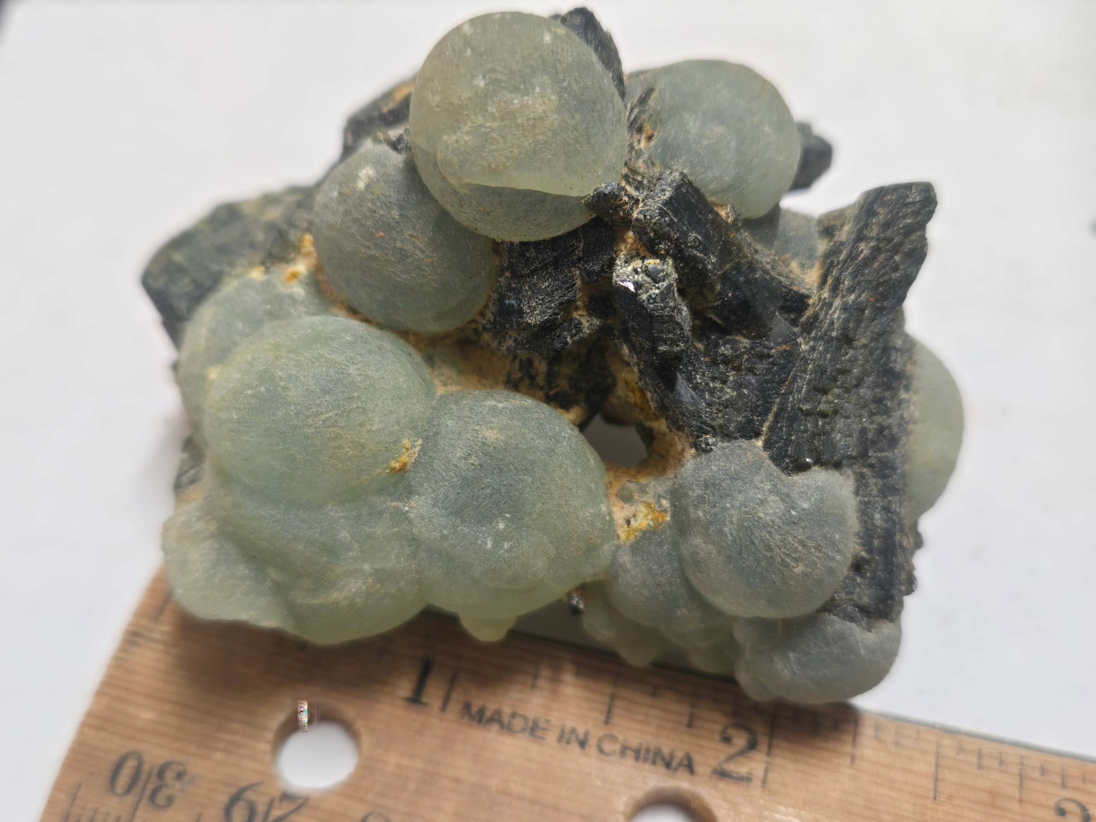 Prehnite on epidote