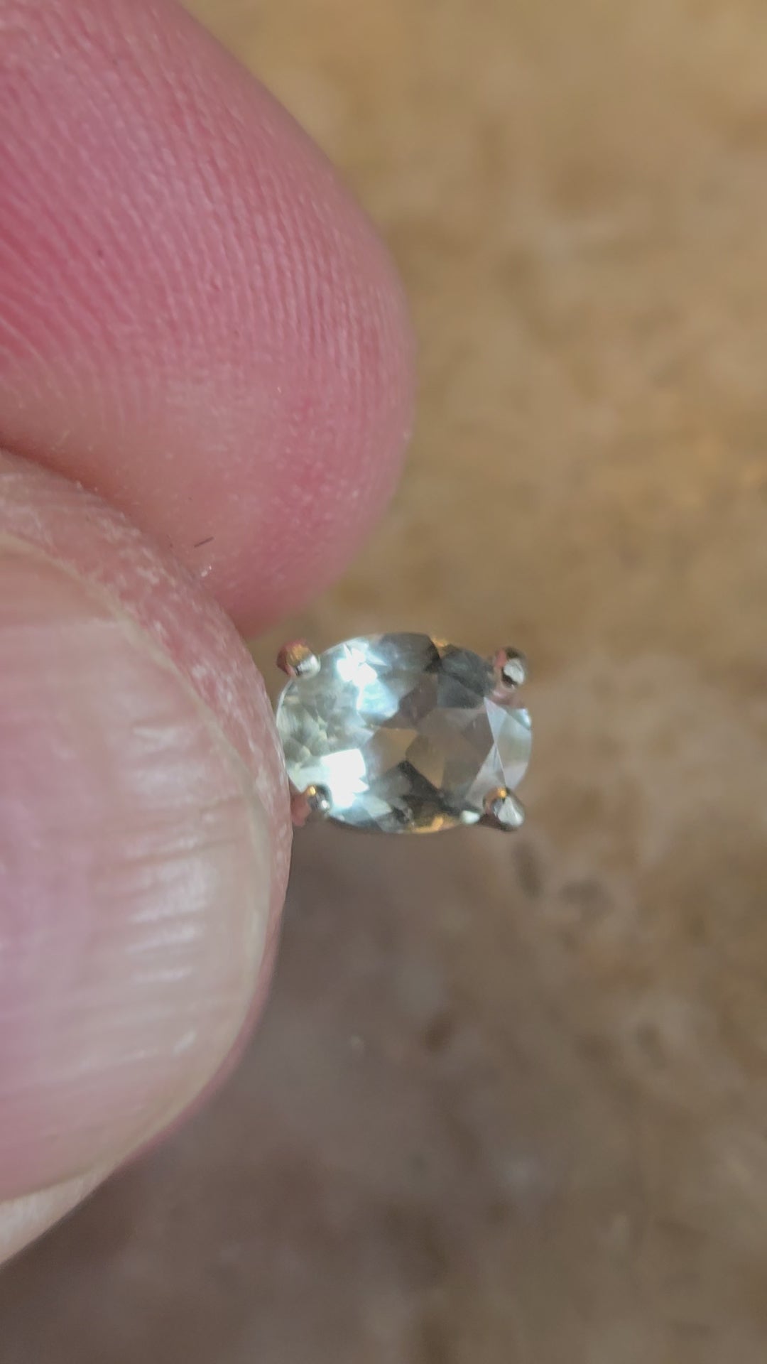 Aquamarine oval pendant