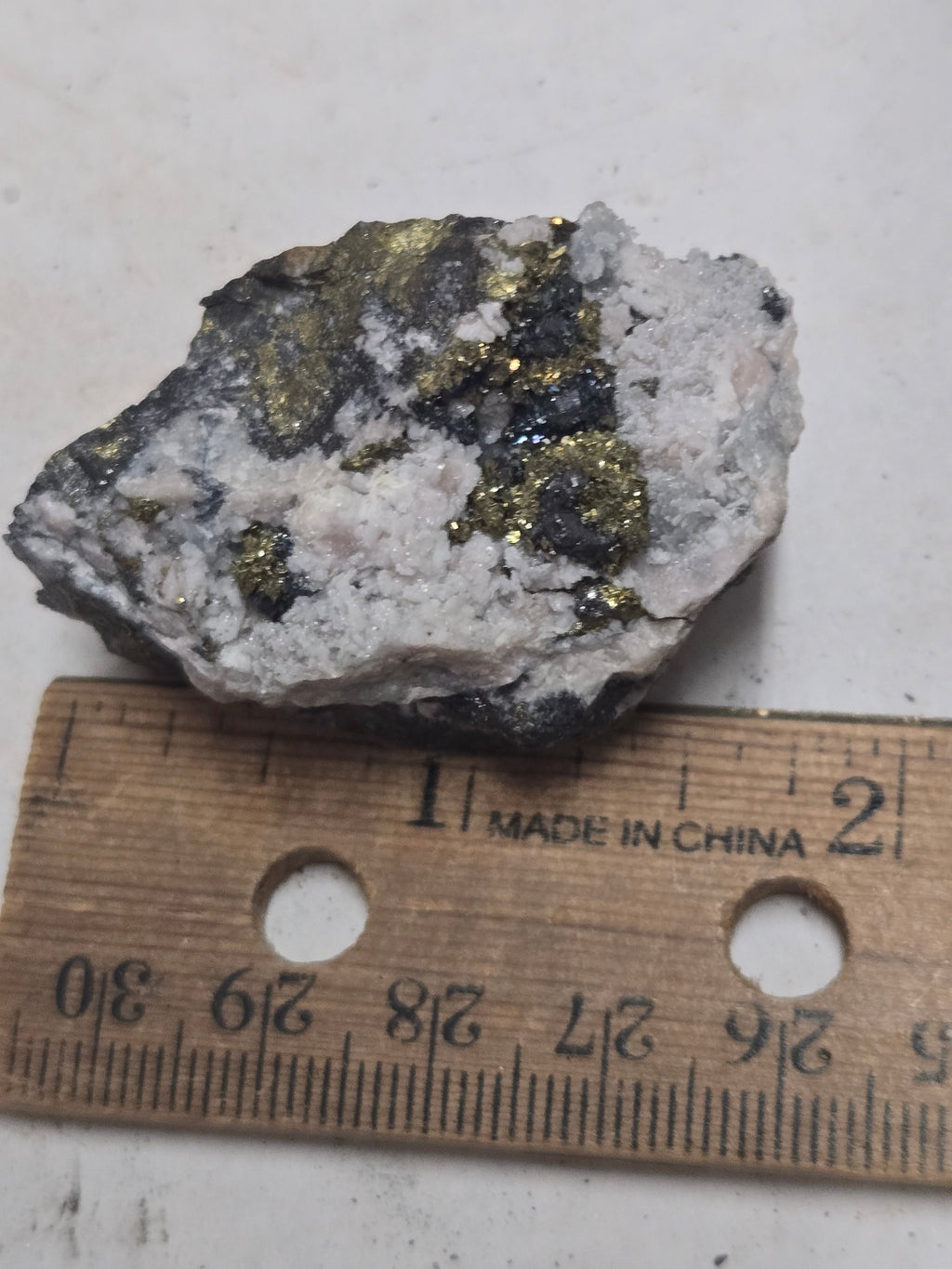 Pyrargyrite on rhodochrosite