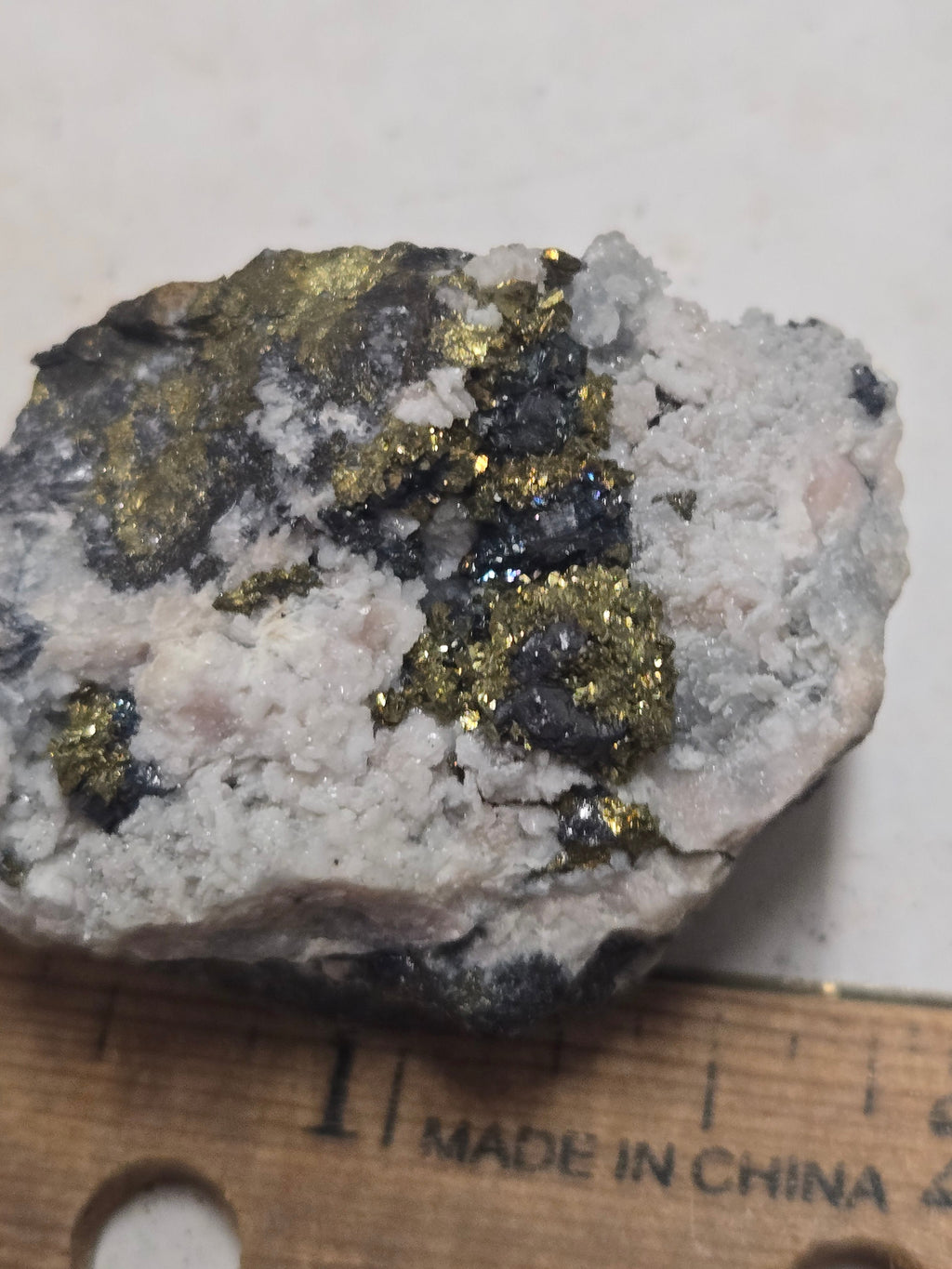 Pyrargyrite on rhodochrosite