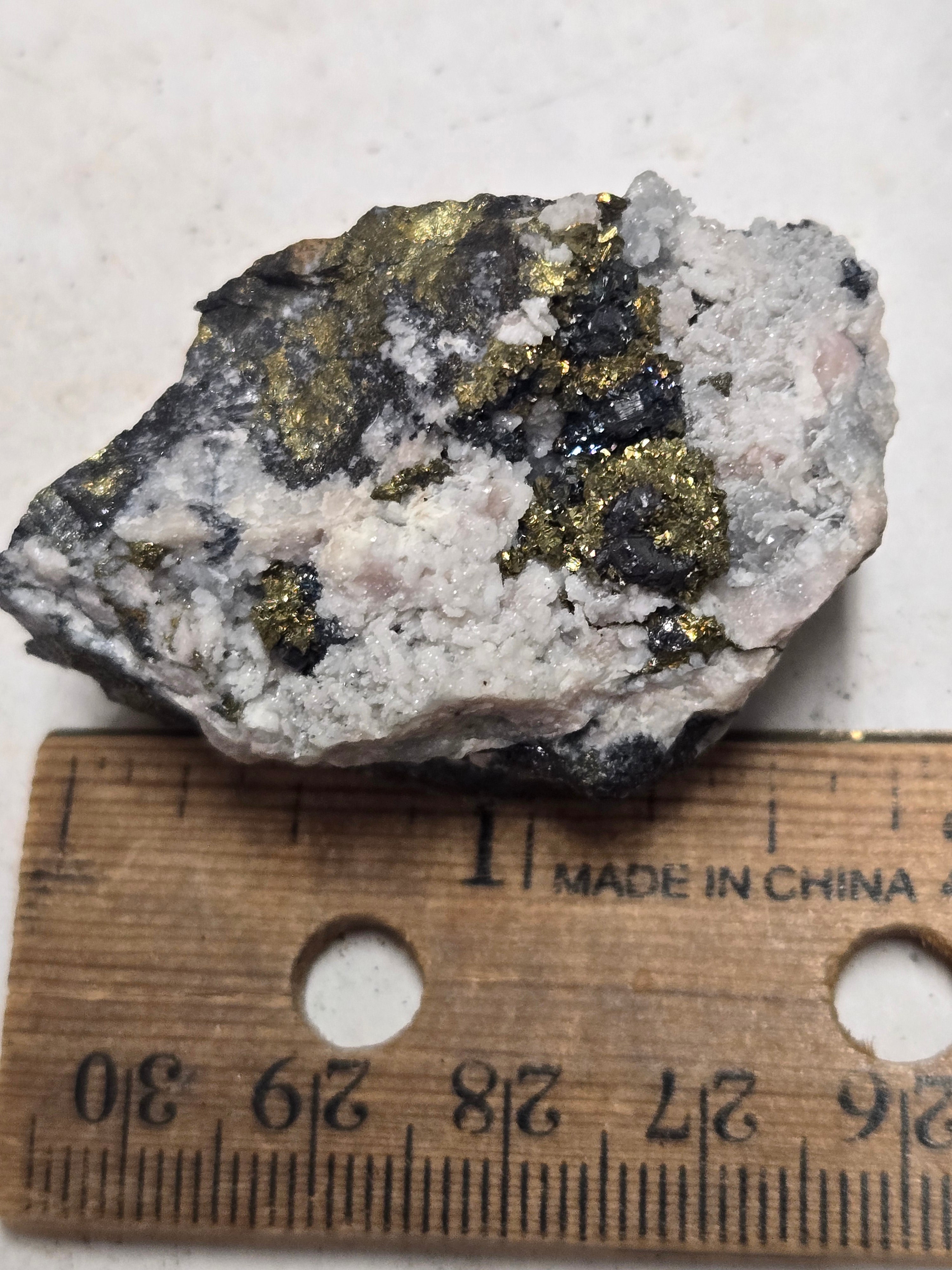 Pyrargyrite on rhodochrosite