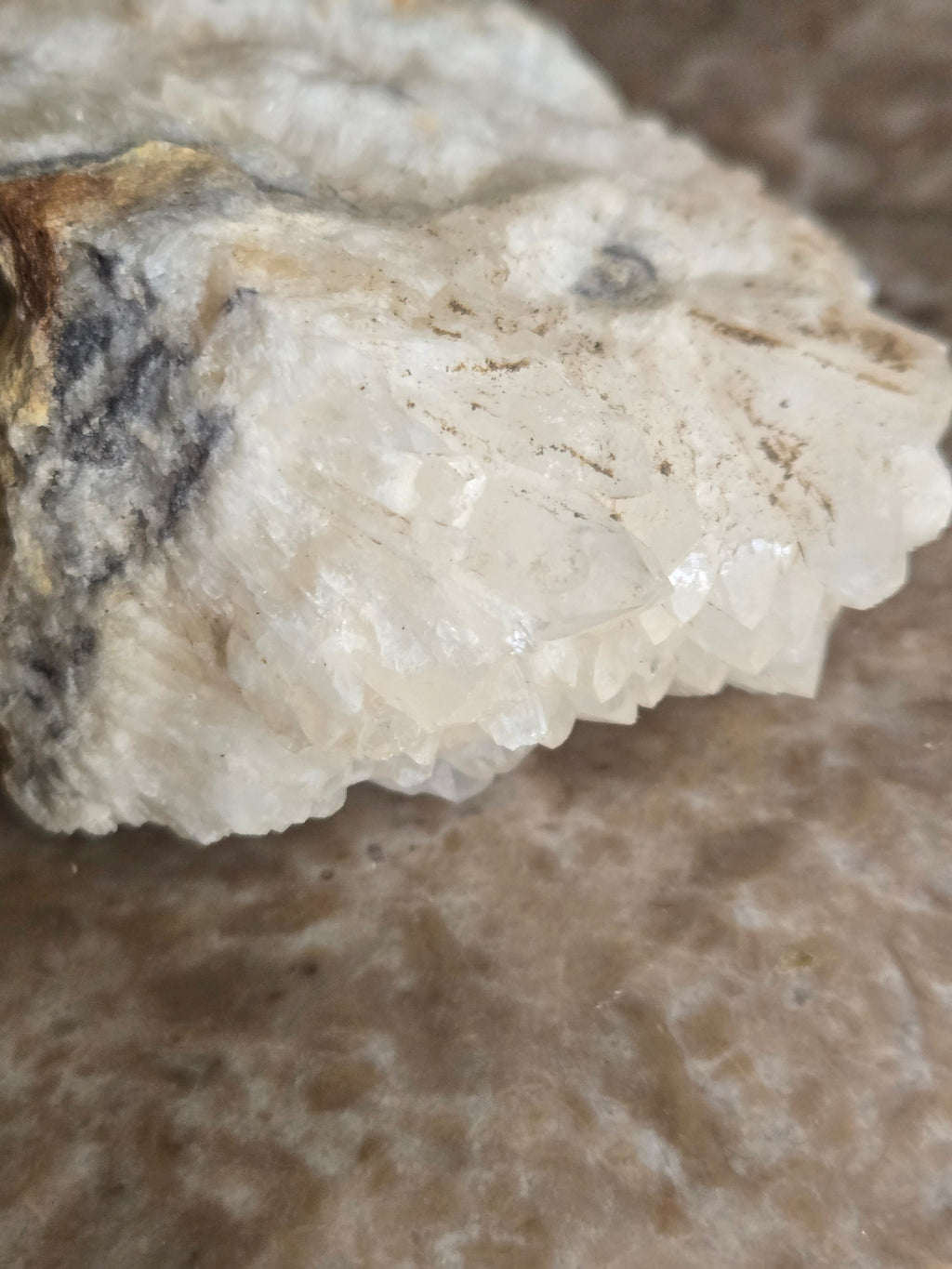 Quartz cluster