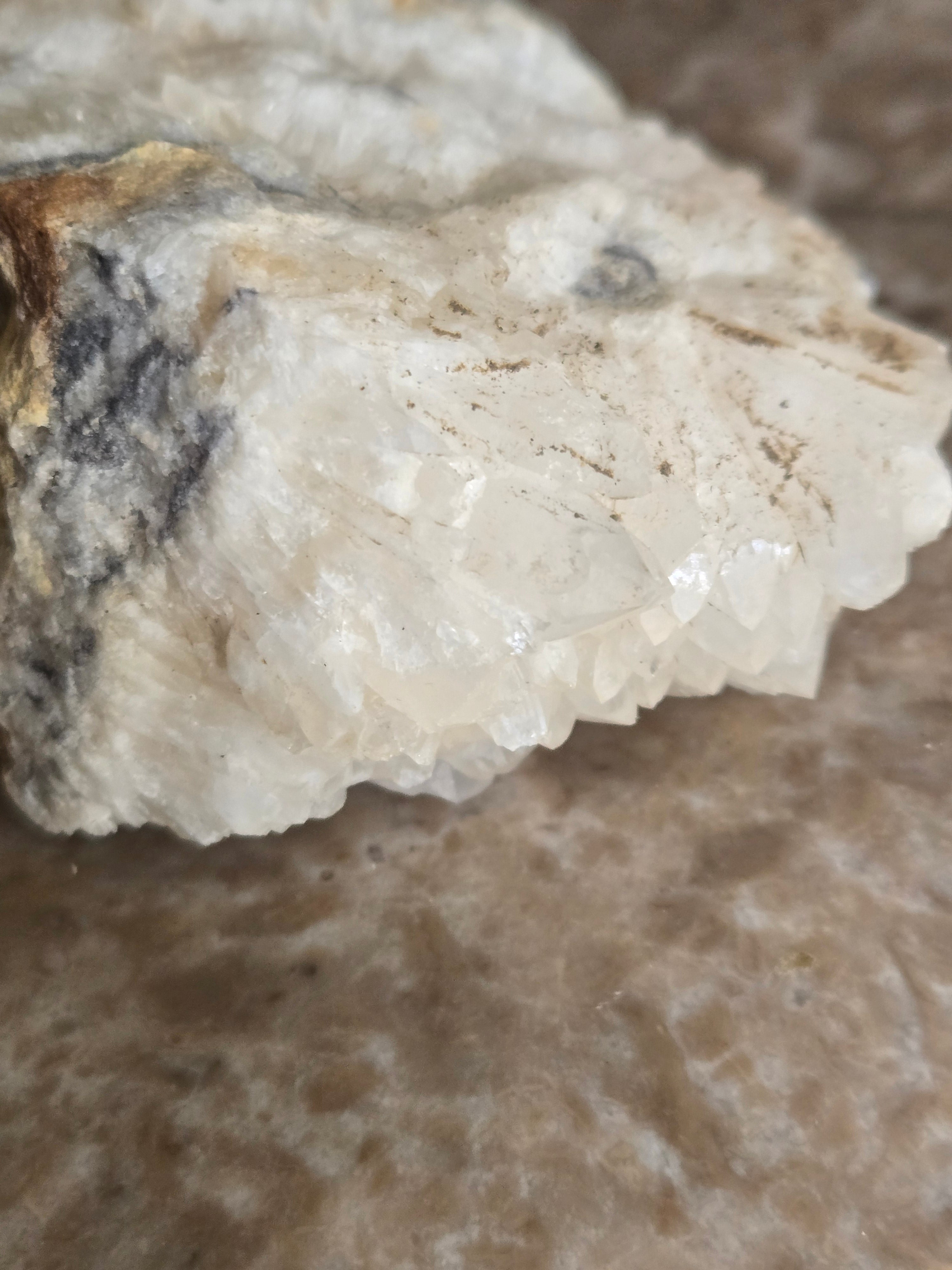 Quartz cluster