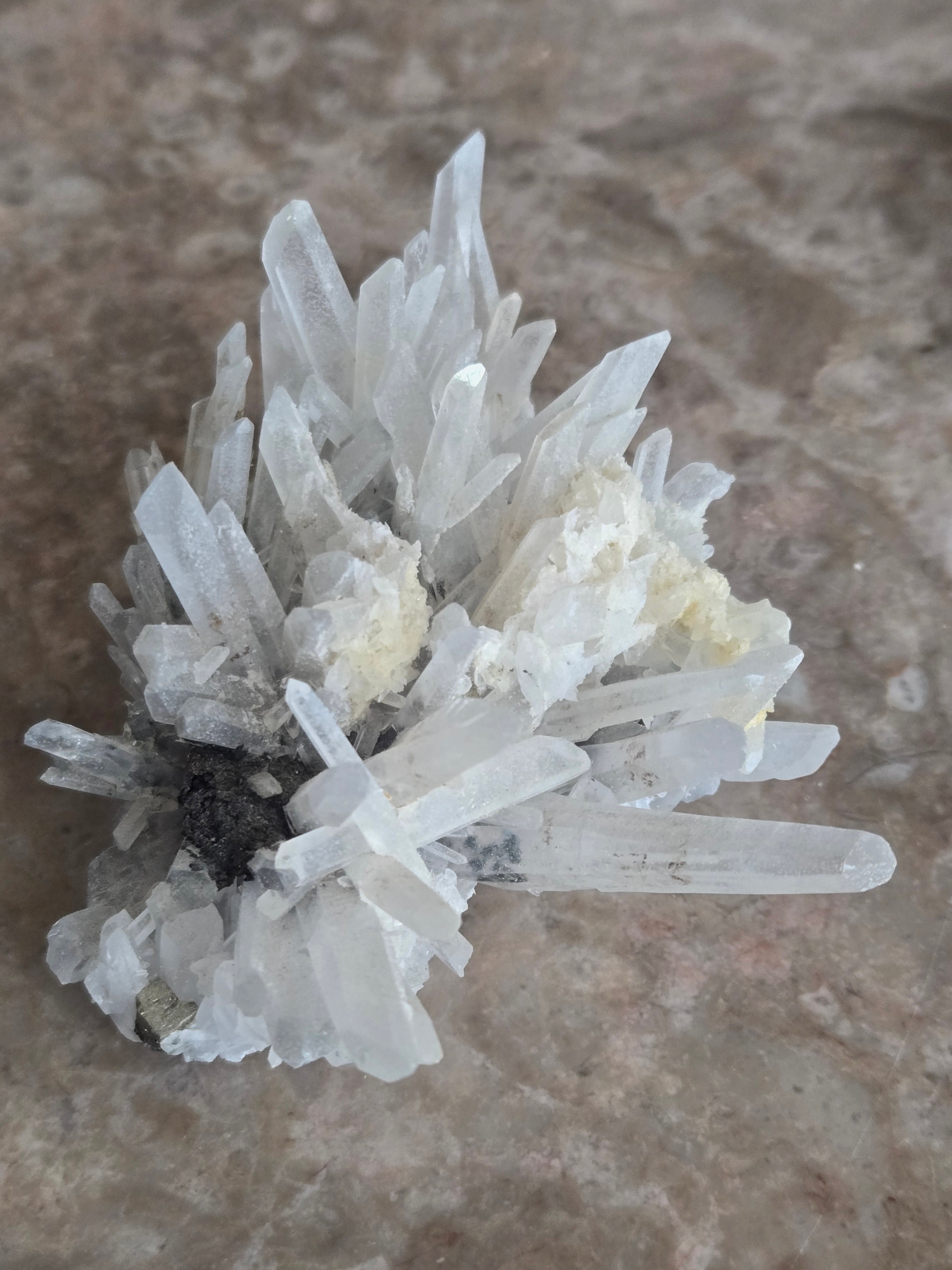 Quartz cluster