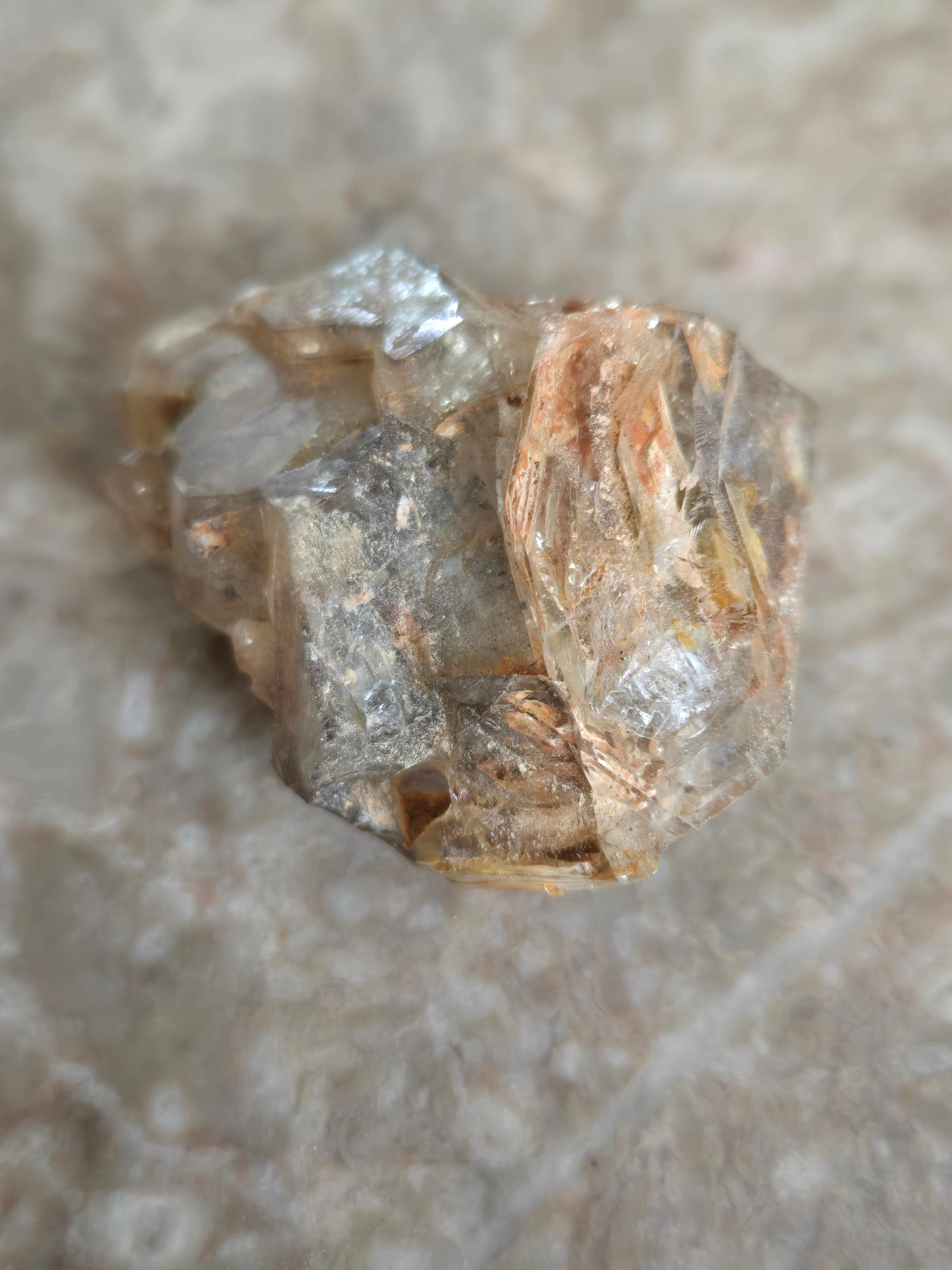 Quartz w mud inclusions