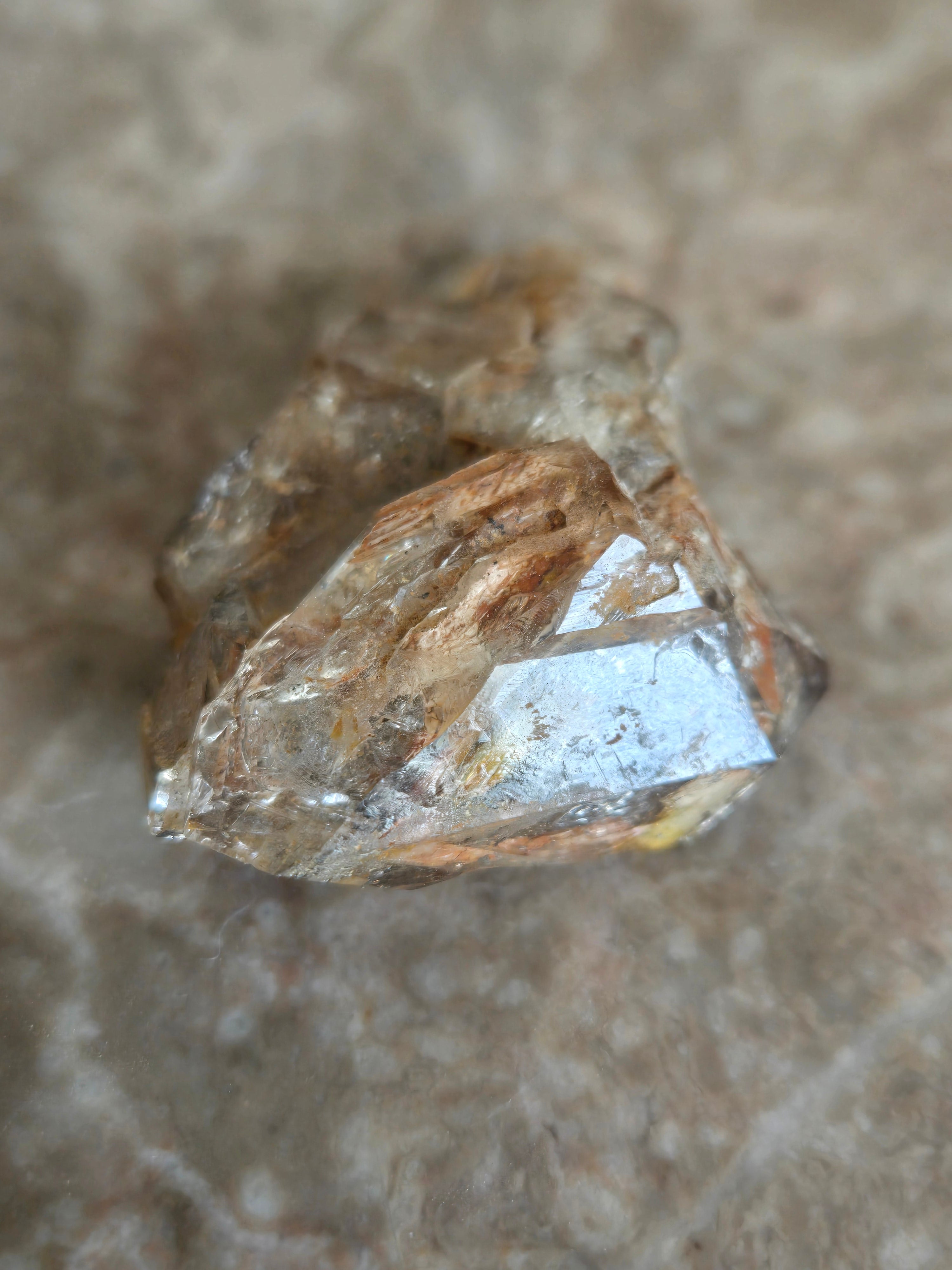 Quartz w mud inclusions