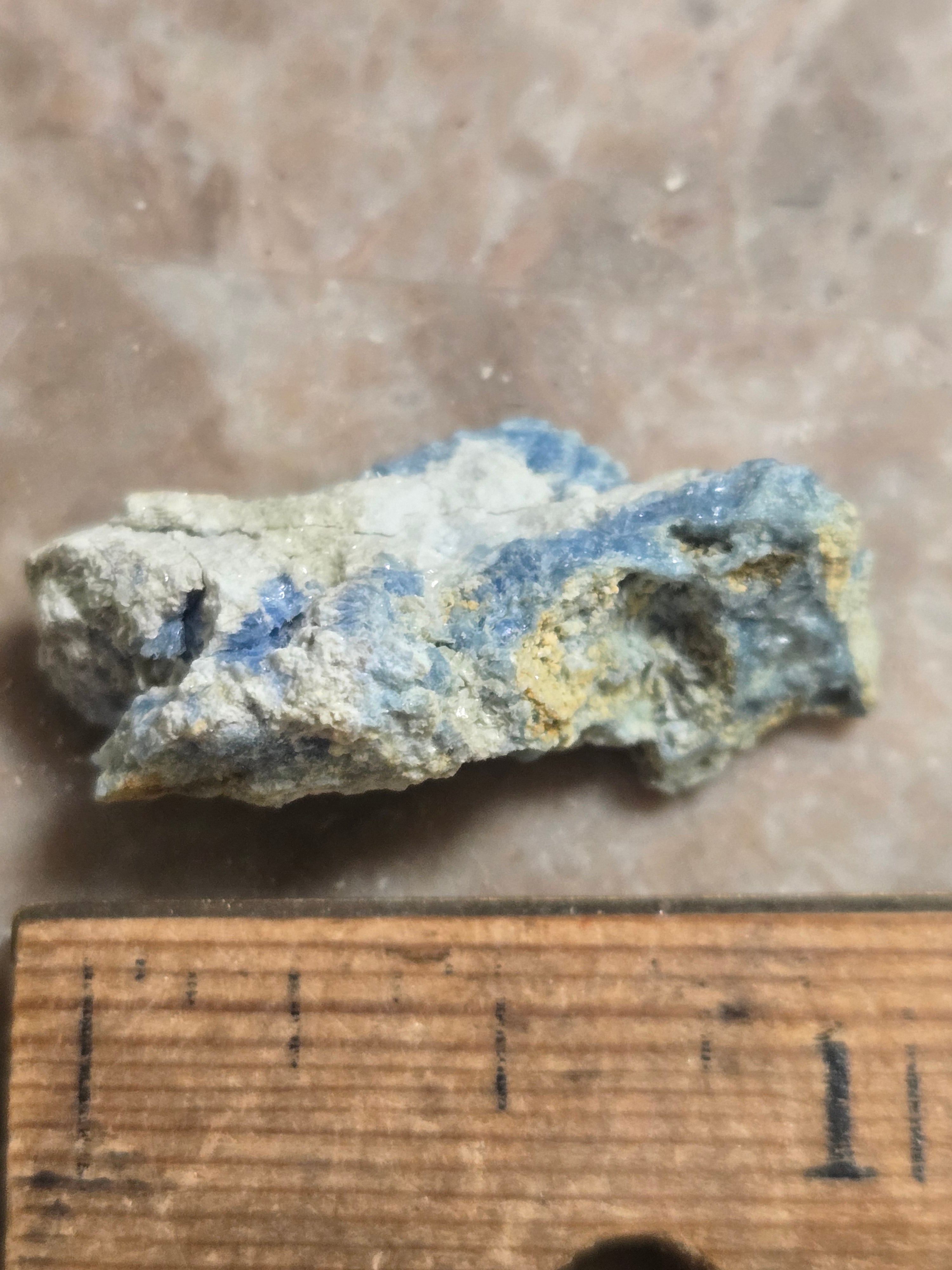 Vauxite with sigloite